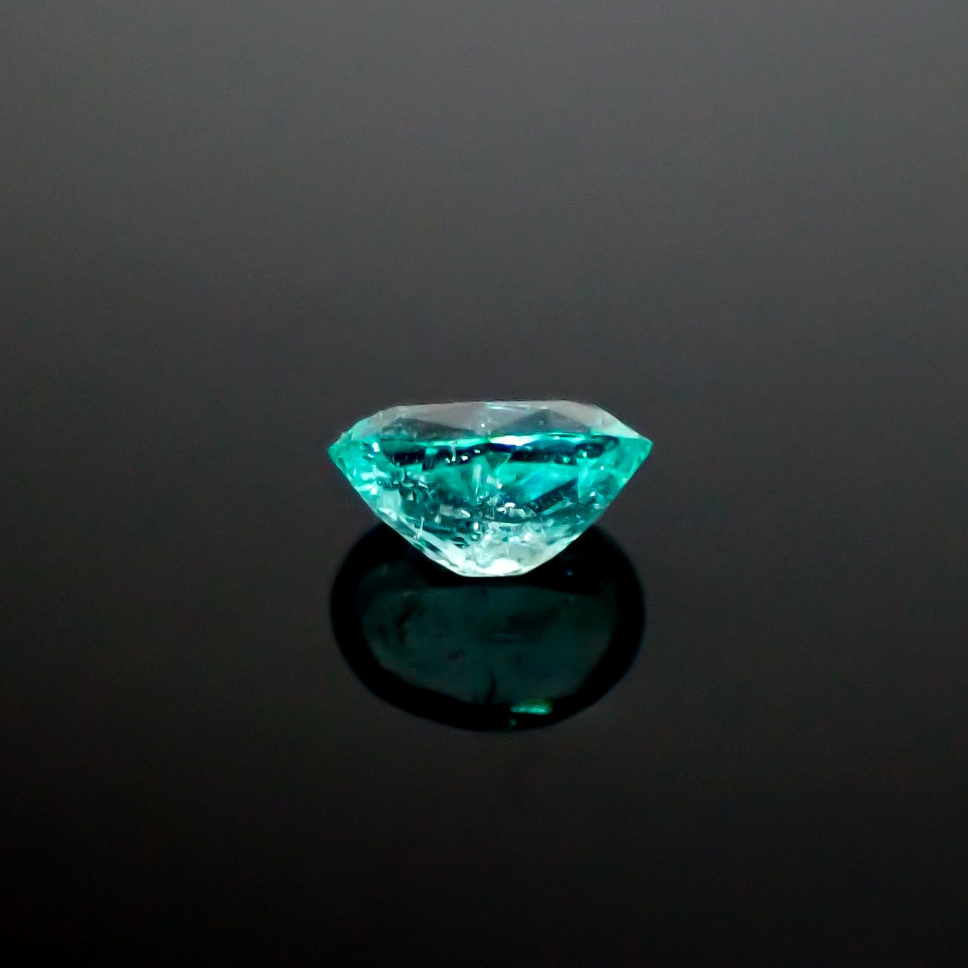 パライバトルマリン ブラジル・キントス鉱山産 0.15ct [241229541]3.9x3mm前後