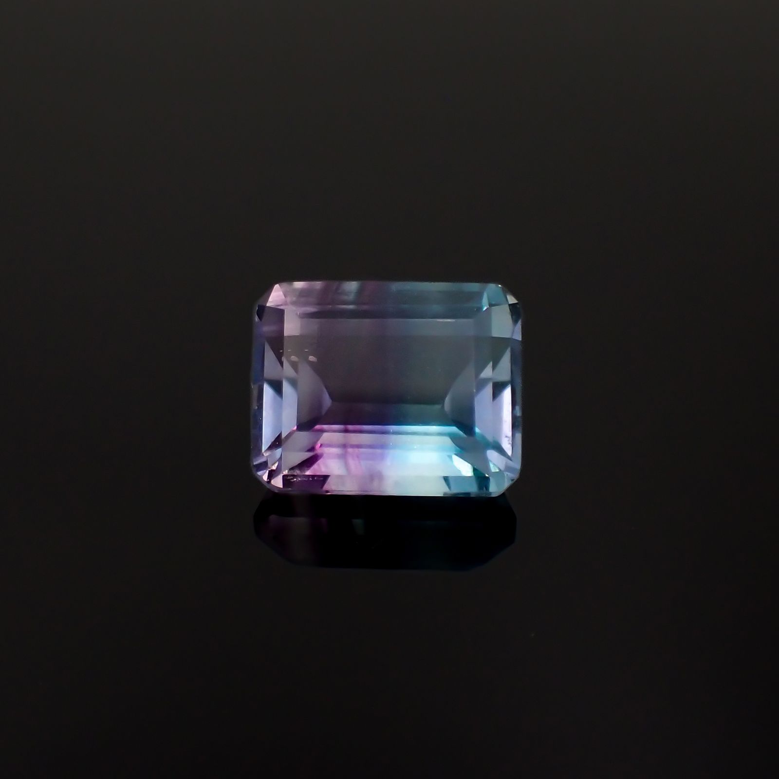 パーティカラーフローライト フルオレッセンス ブラジル産 4.52ct[230823264]10.2x8.1mm前後