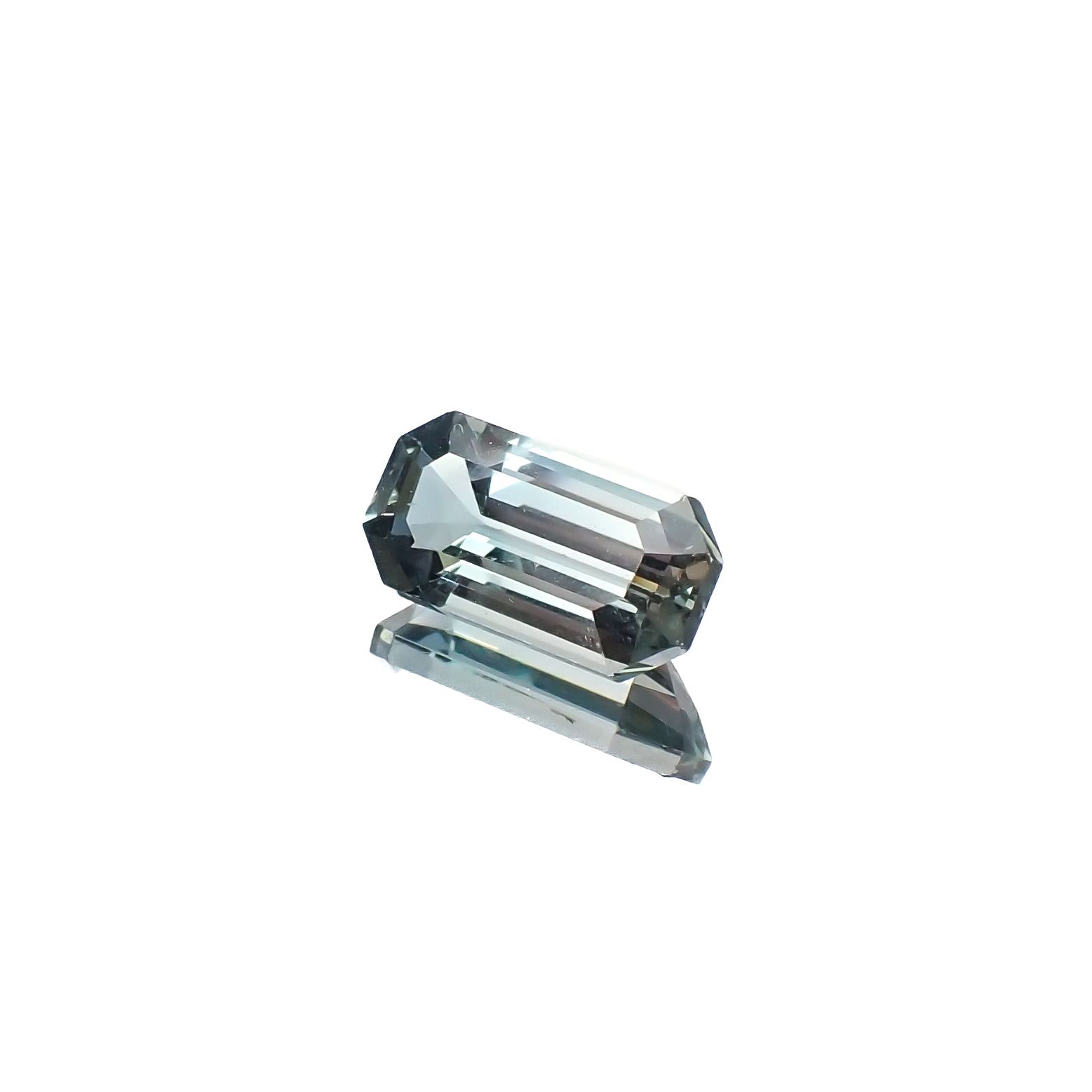 アパタイト フルオレッセンス ジンバブエ産 2.79ct[240527579]11.1x5.9mm前後