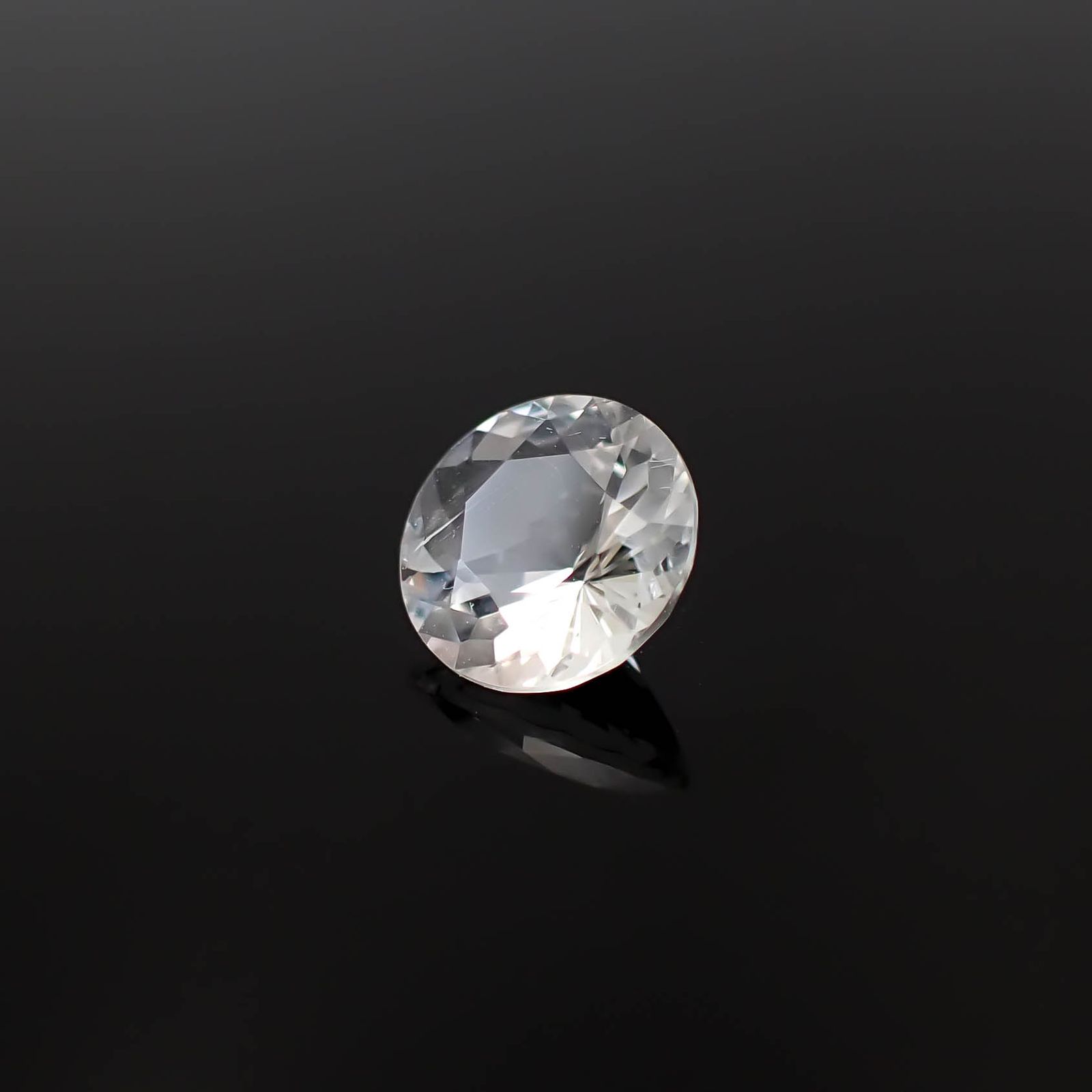 オーソクレース(宝石名ホワイト・オーソクレース)パキスタン産 0.75ct 識別済[250530443]6.6x6.6mm前後