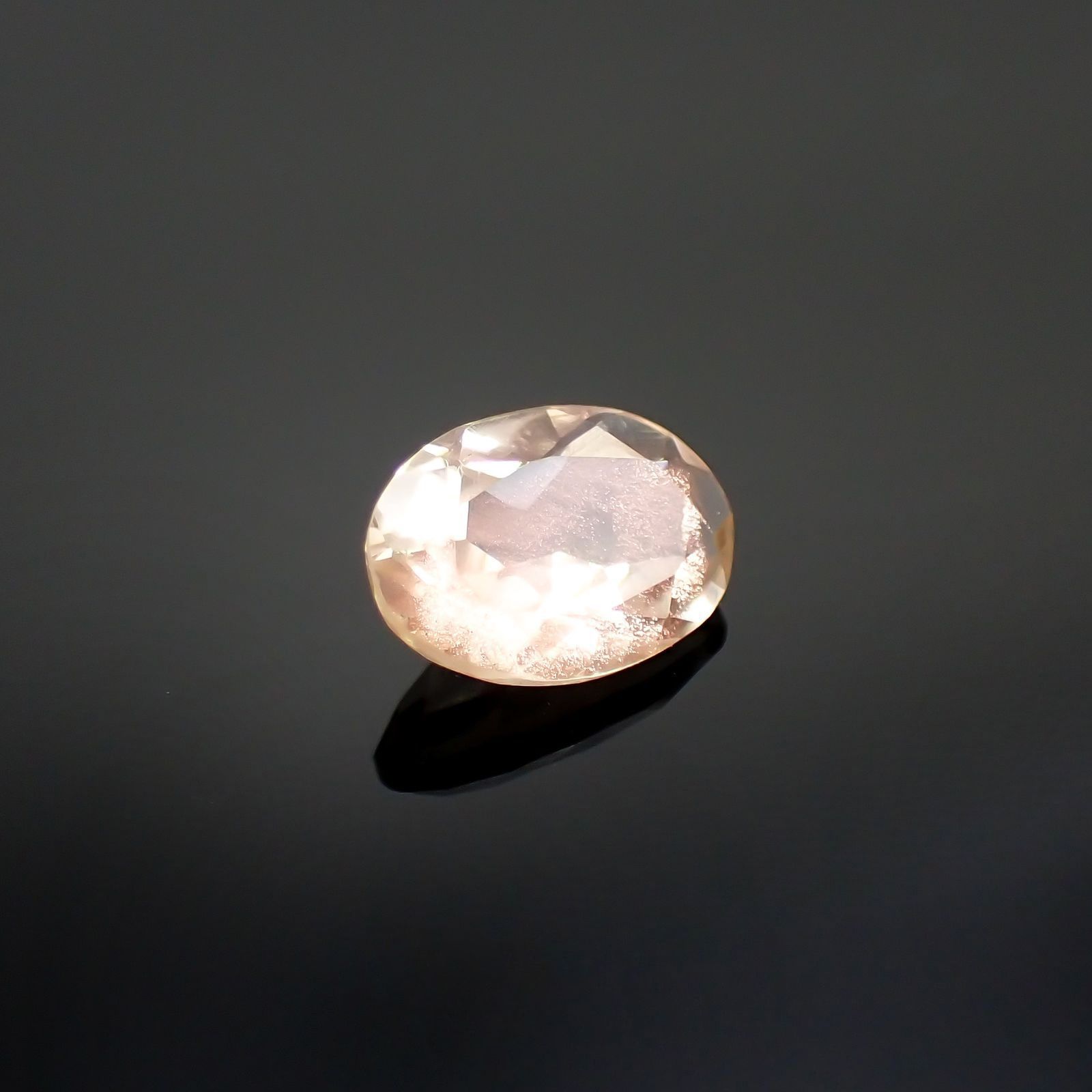 オレゴンサンストーン(宝石名ラブラドライト)アメリカ・オレゴン州産 識別済 0.85ct / 7.9x5.6mm前後 [220114662]