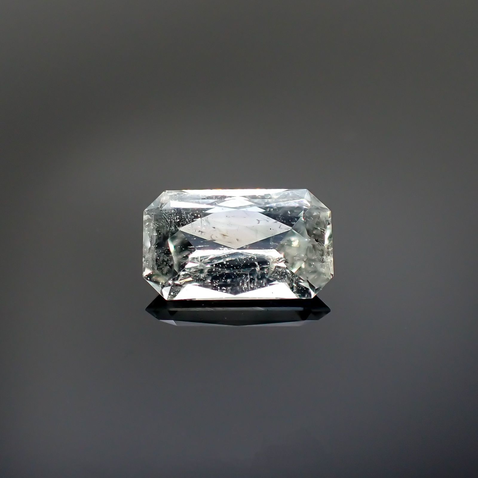 ジェレメジェバイト(宝石名エレメージェバイト)ナミビア産 1.288ct ソ付(彩珠)[230823128]8.8x5.3mm前後