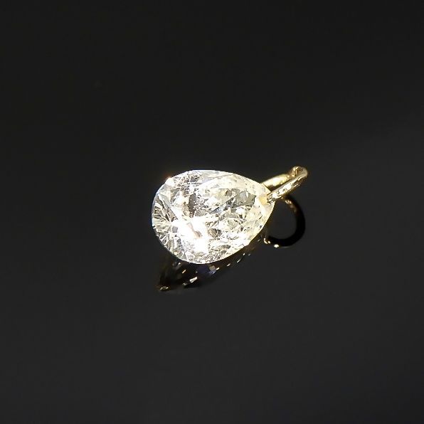 ◇La terre(ラ・テール)◇K18ダイヤモンドチャーム TTLC/SI (宝石名ダイアモンド) 0.137ct 識別済[220115347]4x2.6mm前後