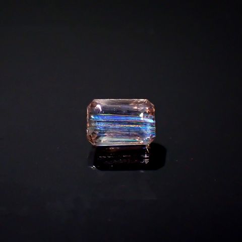 レインボースキャポライト ブラジル産 0.67ct / 5.9x4mm前後 [250931057]