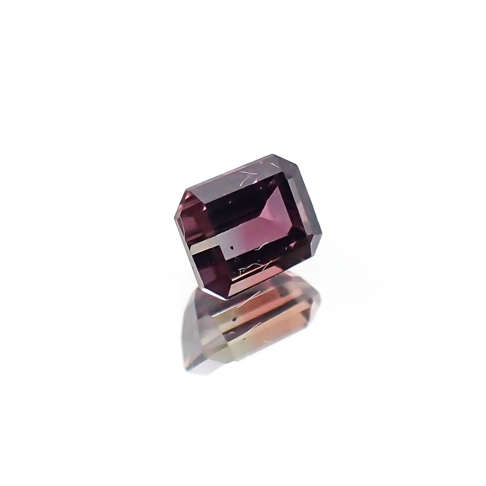 バイカラーサファイア(宝石名バイカラー・サファイア)タンザニア産 識別済 0.34ct / 3.8x3mm前後 [230622379]