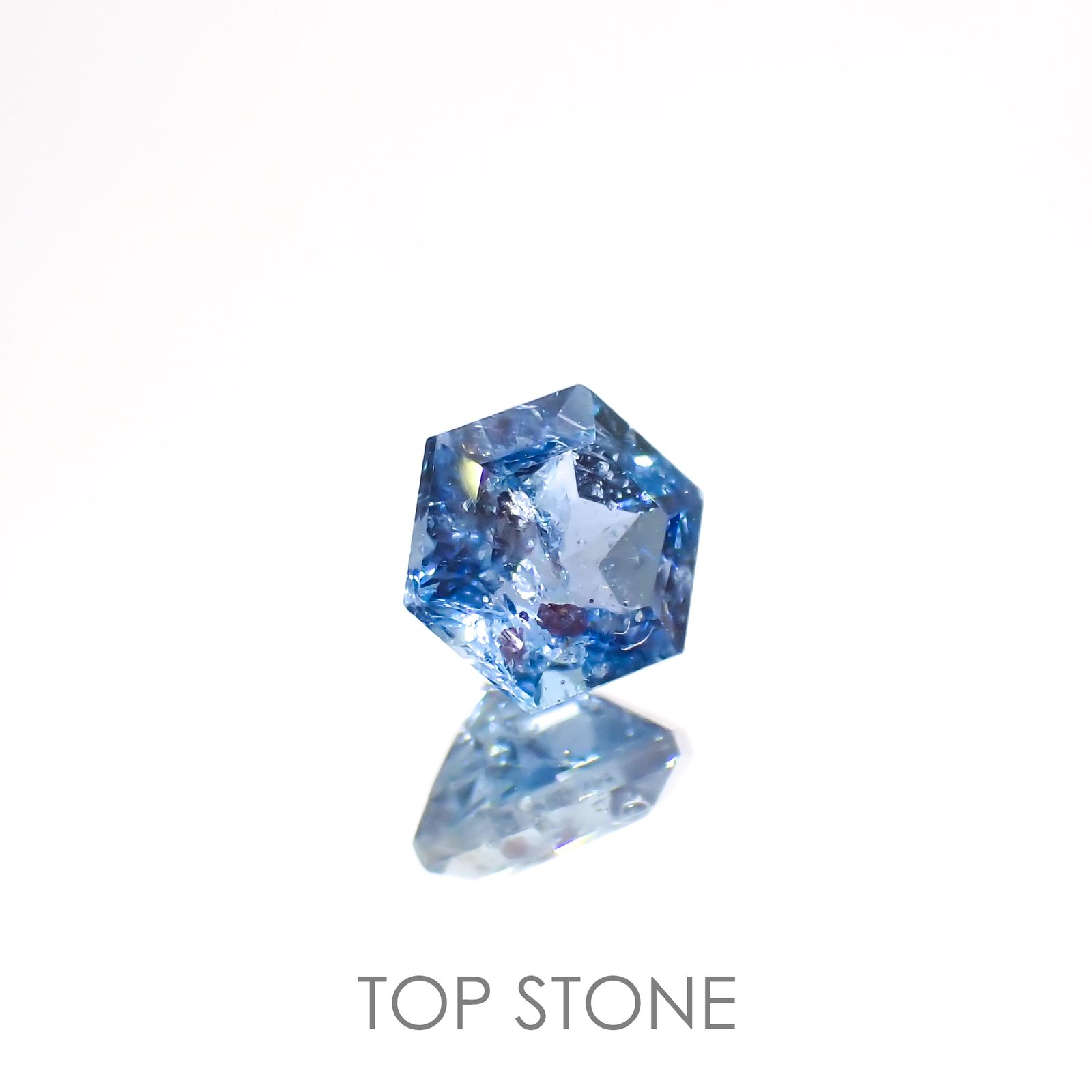 ◇ヘキサゴンカット◇サンタマリアアクアマリン(宝石名アクアマリン)ブラジル産 0.61ct 識別済[220114667]5.2x5.1mm前後