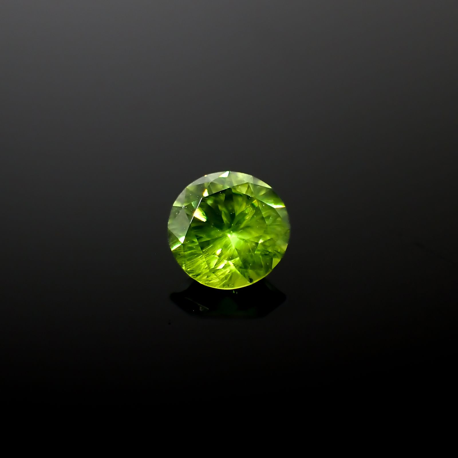デマントイドガーネット ロシア産 0.59ct[240427194]5.1x5mm前後