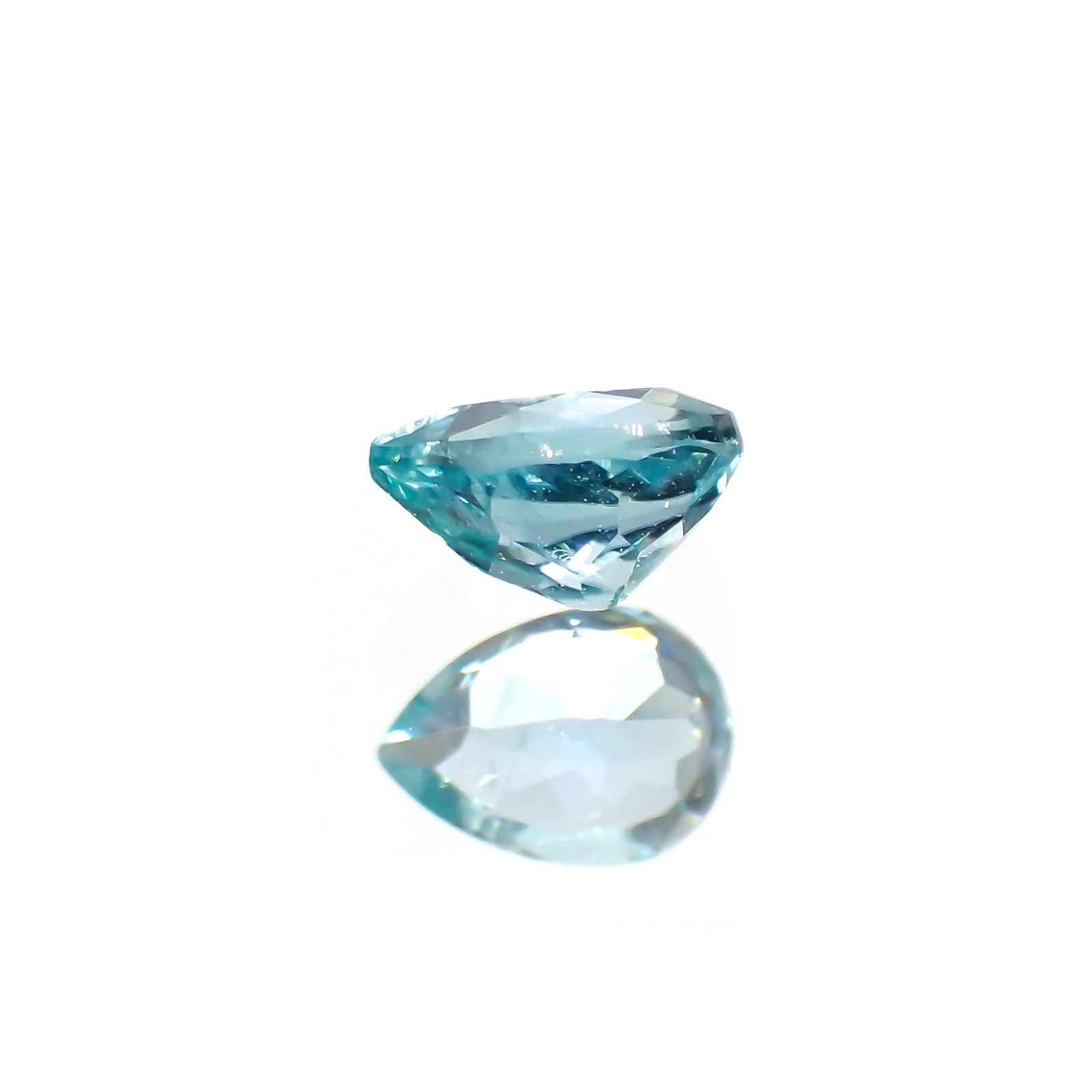 グランディディエライト(宝石名グランディディエライト)マダガスカル産 識別済 0.24ct / 4.5x3.2mm前後 [260414803]