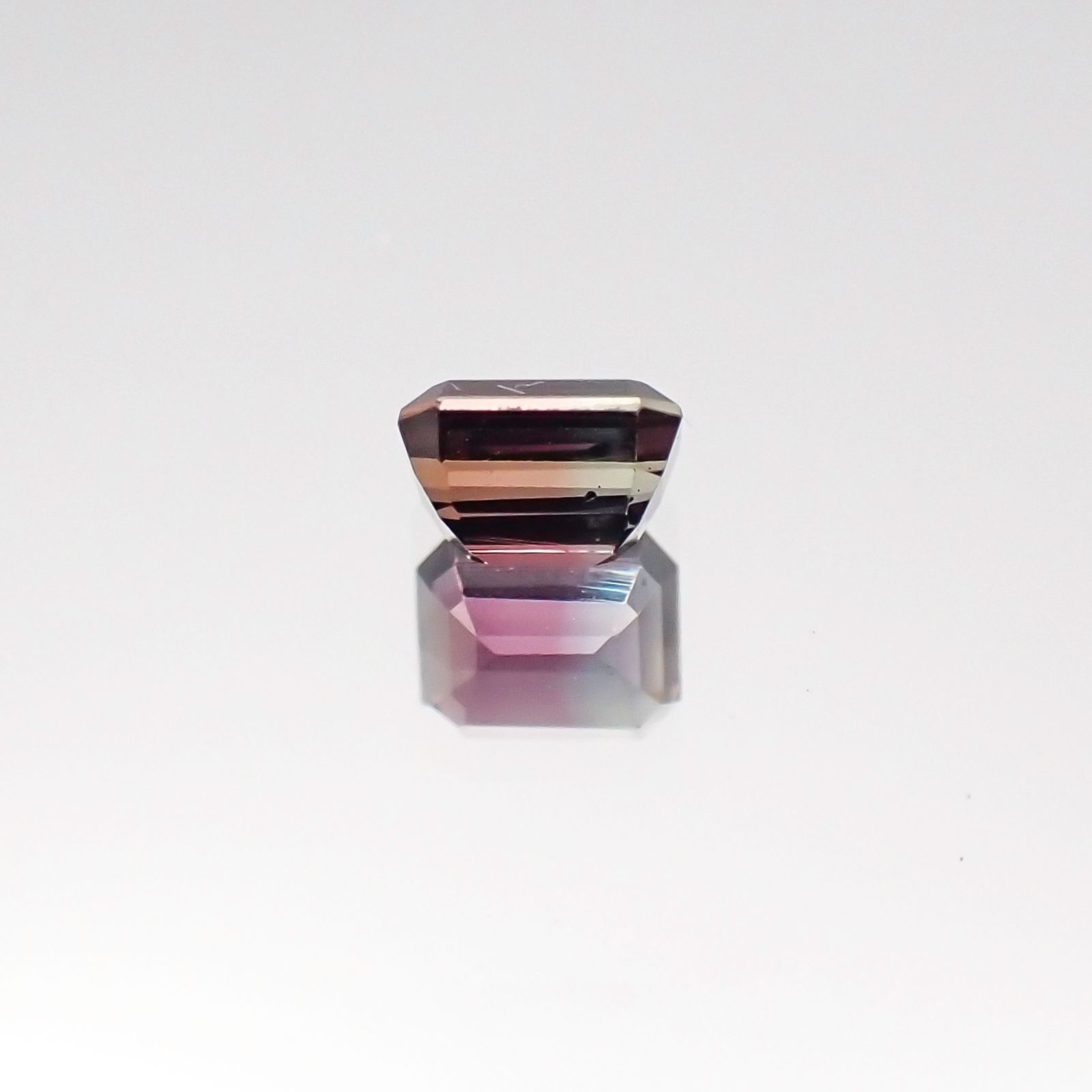 バイカラーサファイア(宝石名バイカラー・サファイア)タンザニア産 0.34ct 識別済[230622379]3.8x3mm前後