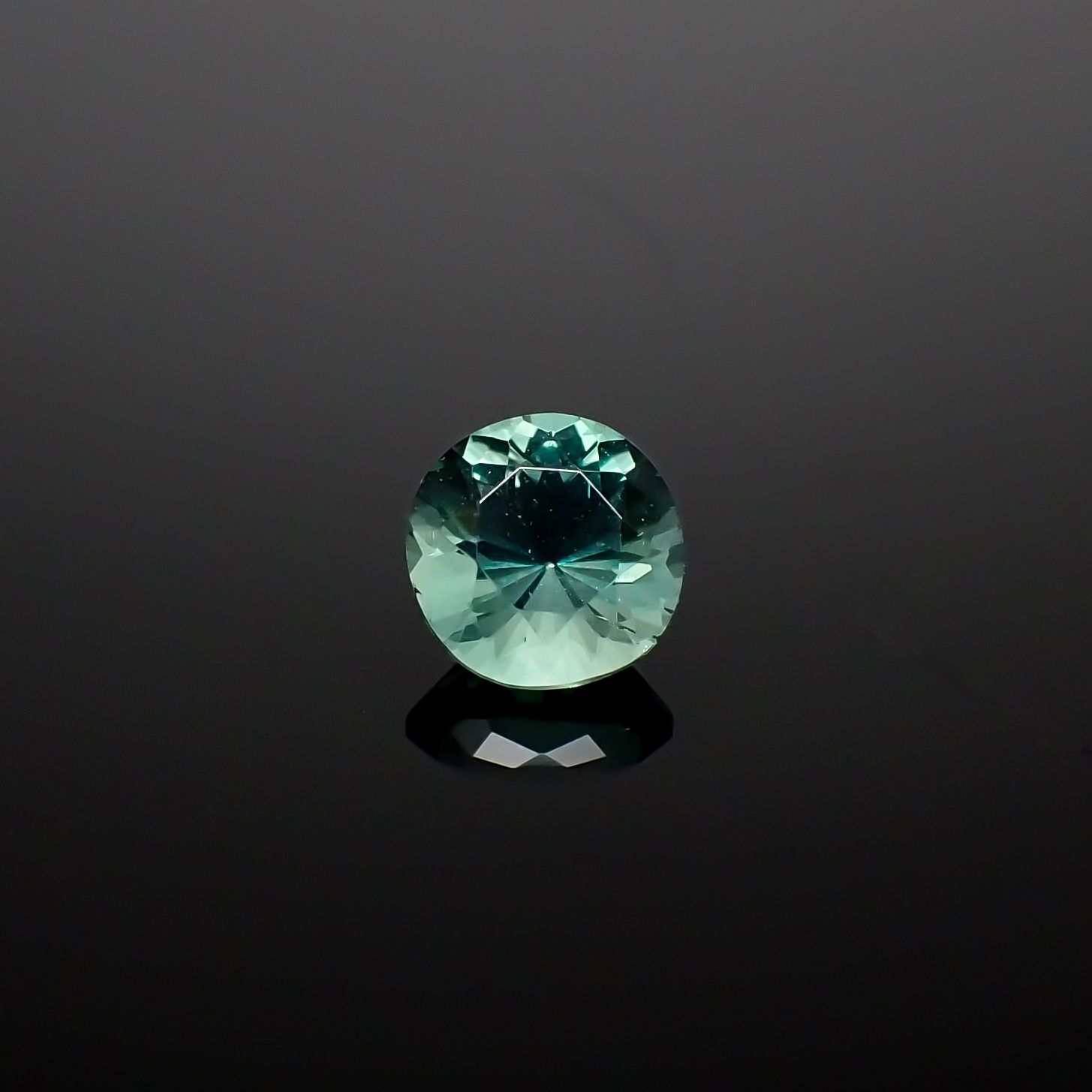 フローライト フルオレッセンス イギリス・ダイアナマリア鉱山産 1.12ct[240527699]6.4x6.3mm前後