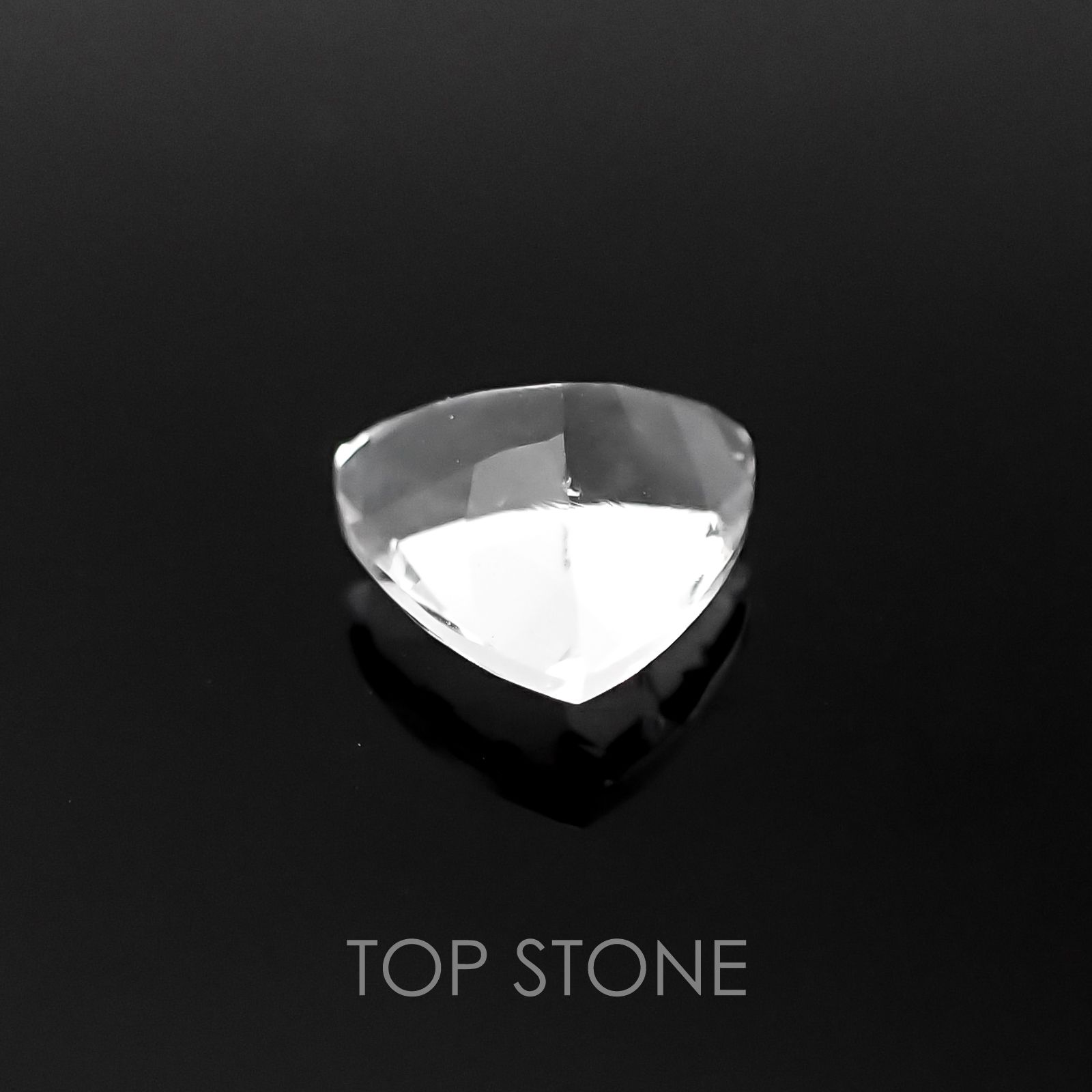 ハイアライトオパール メキシコ産 ルース 0.92ct[21058257]7.2×7.6mm前後