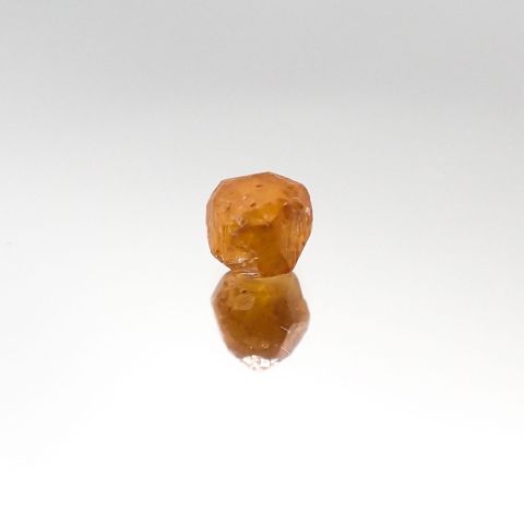スペサルティンガーネット マンダリンオレンジカラー 原石(宝石名ガーネット)タンザニア産 0.93ct 識別済[231023939]5x4.9mm前後