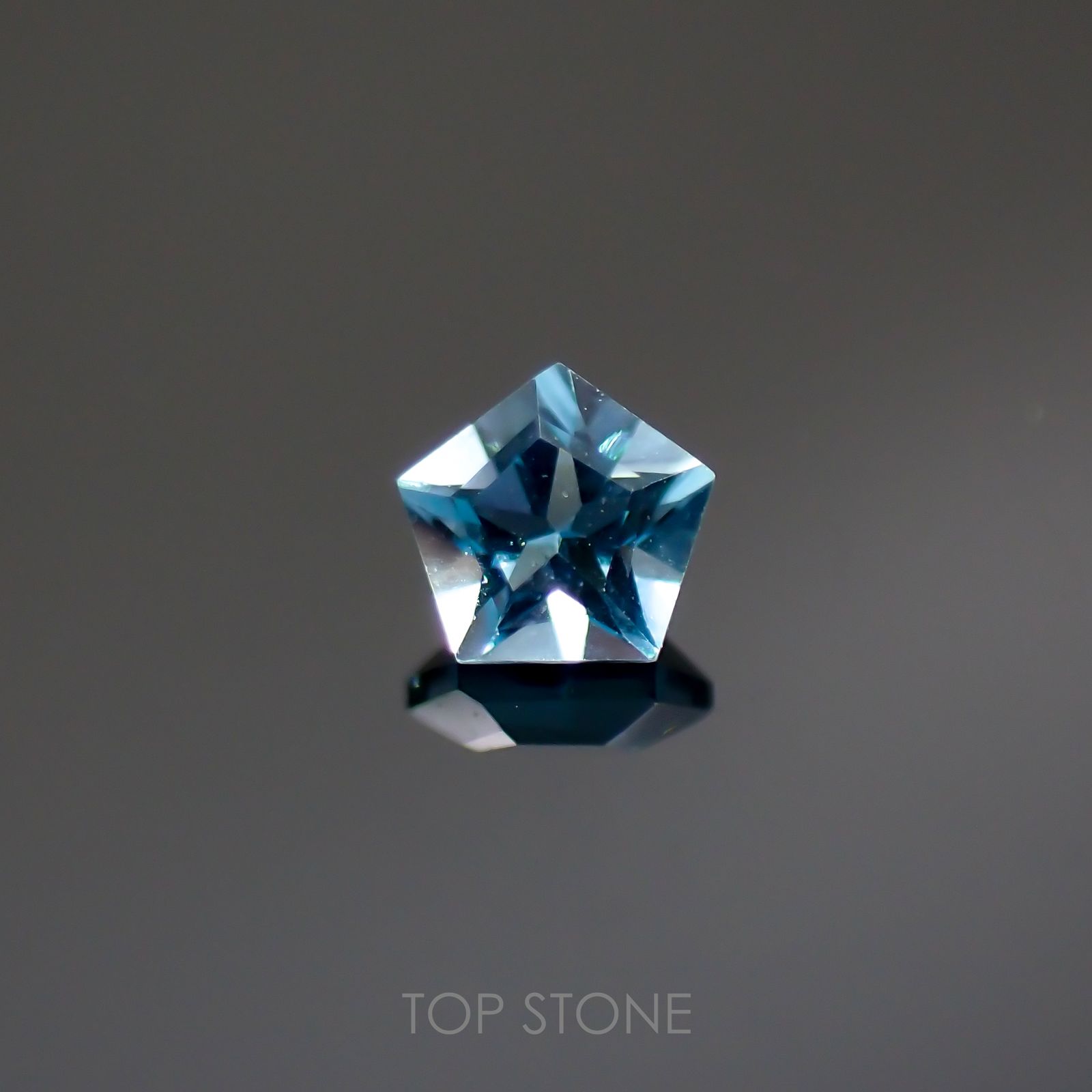 ◇ペンタゴンカット◇スイスブルートパーズ(宝石名ブルー・トパーズ)ブラジル産 0.12ct 識別済[220113907]3x3.1mm前後