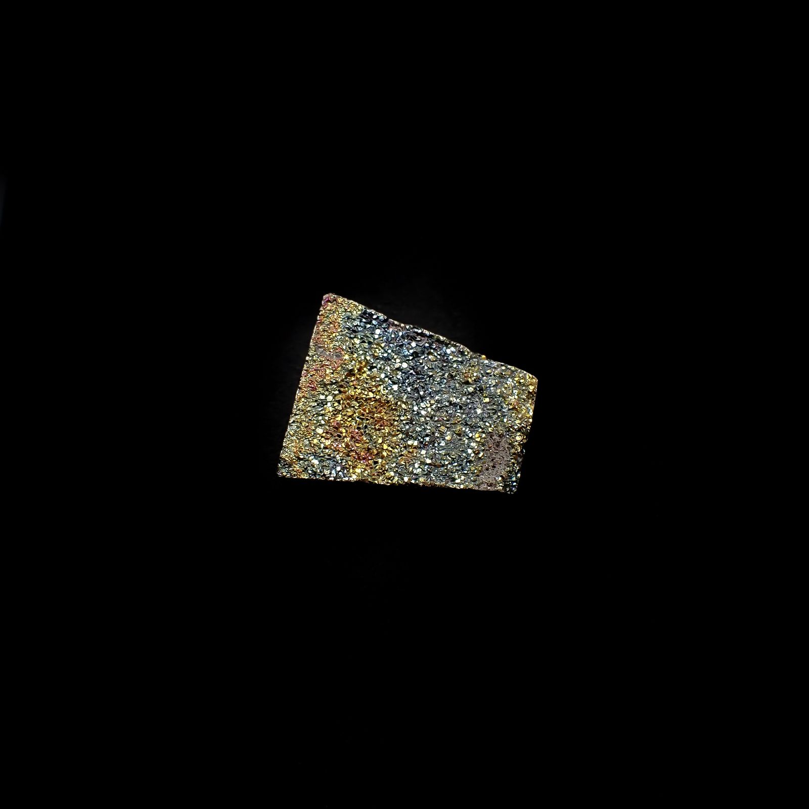 ◇フリーフォーム◇レインボーパイライト 原石 ロシア産 16.05ct[240527471]18.4x15.7mm前後