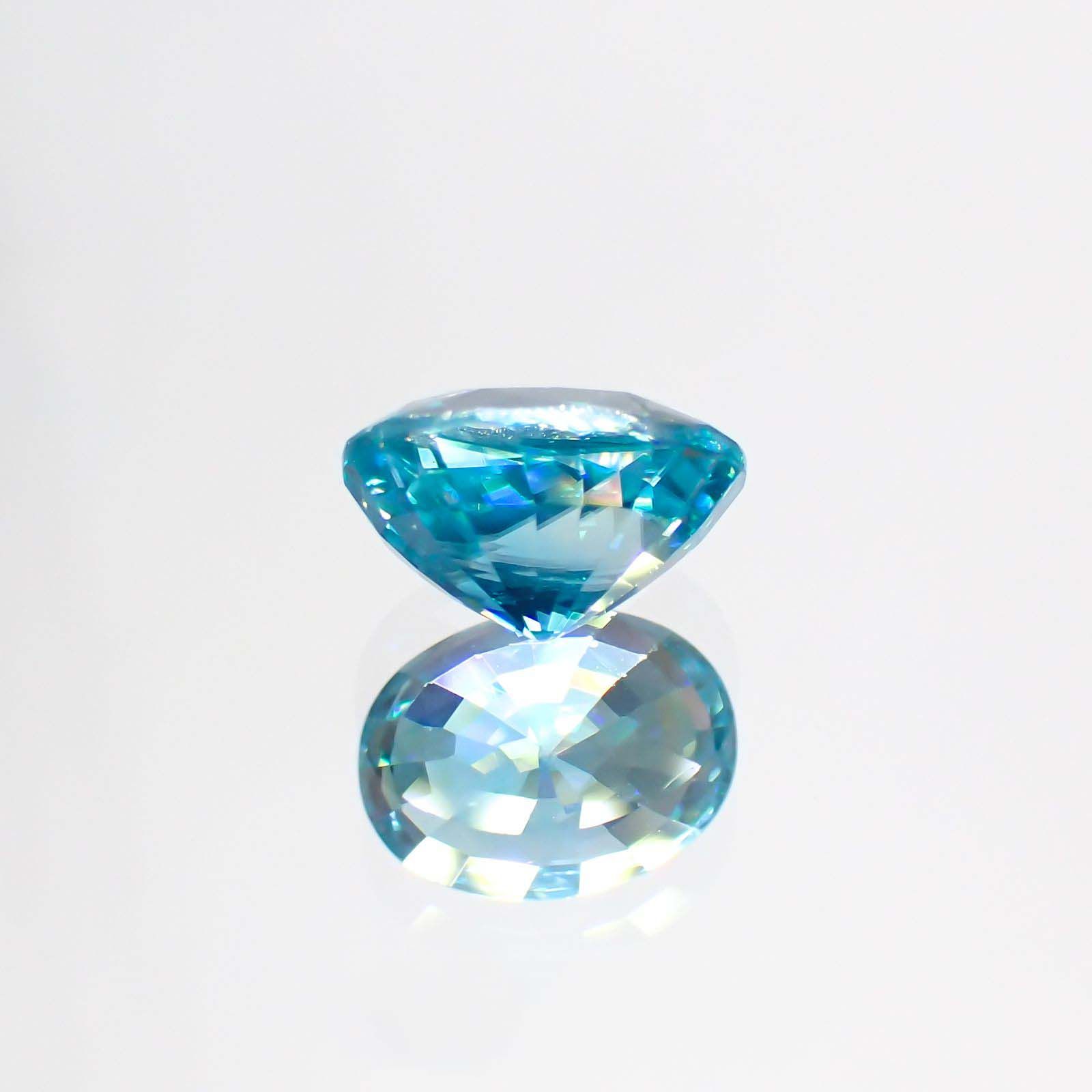 ブルージルコン(宝石名ジルコン) カンボジア産 2.15ct 識別済[211013452]7.8×5.9mm前後