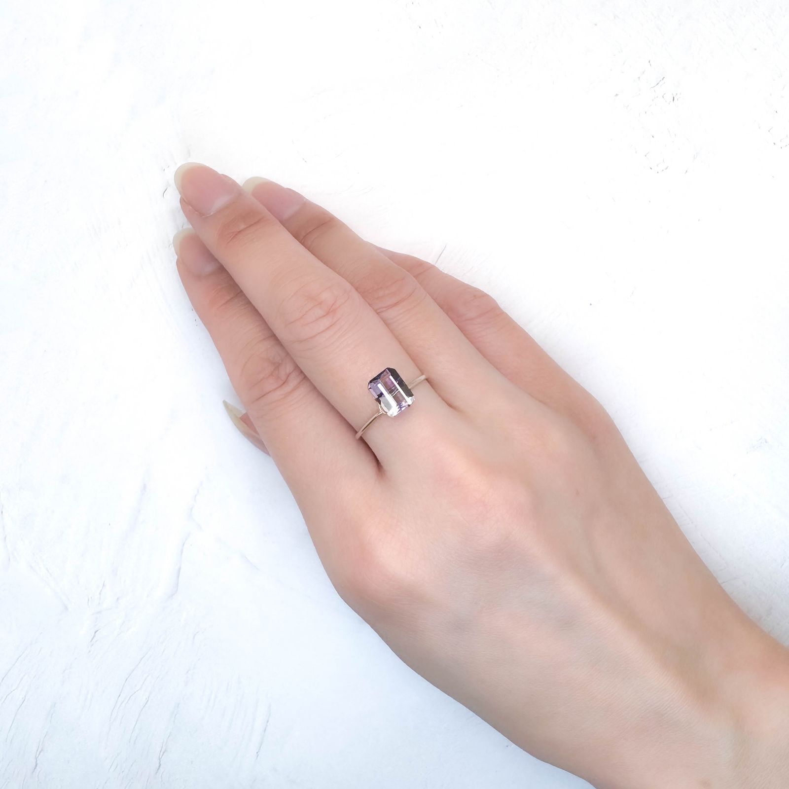 アワーグラスアメジスト モロッコ産 1.63ct / 8x6.1mm前後 [251031282]