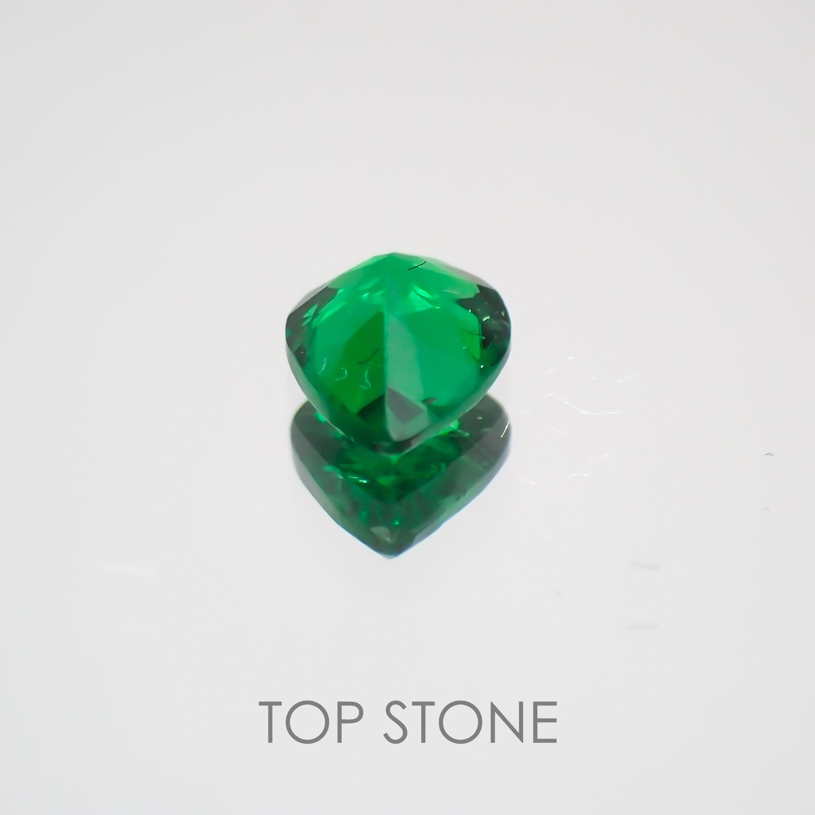 ツァボライト タンザニア産 ルース 0.21ct[21069923]4.5×3.4mm前後