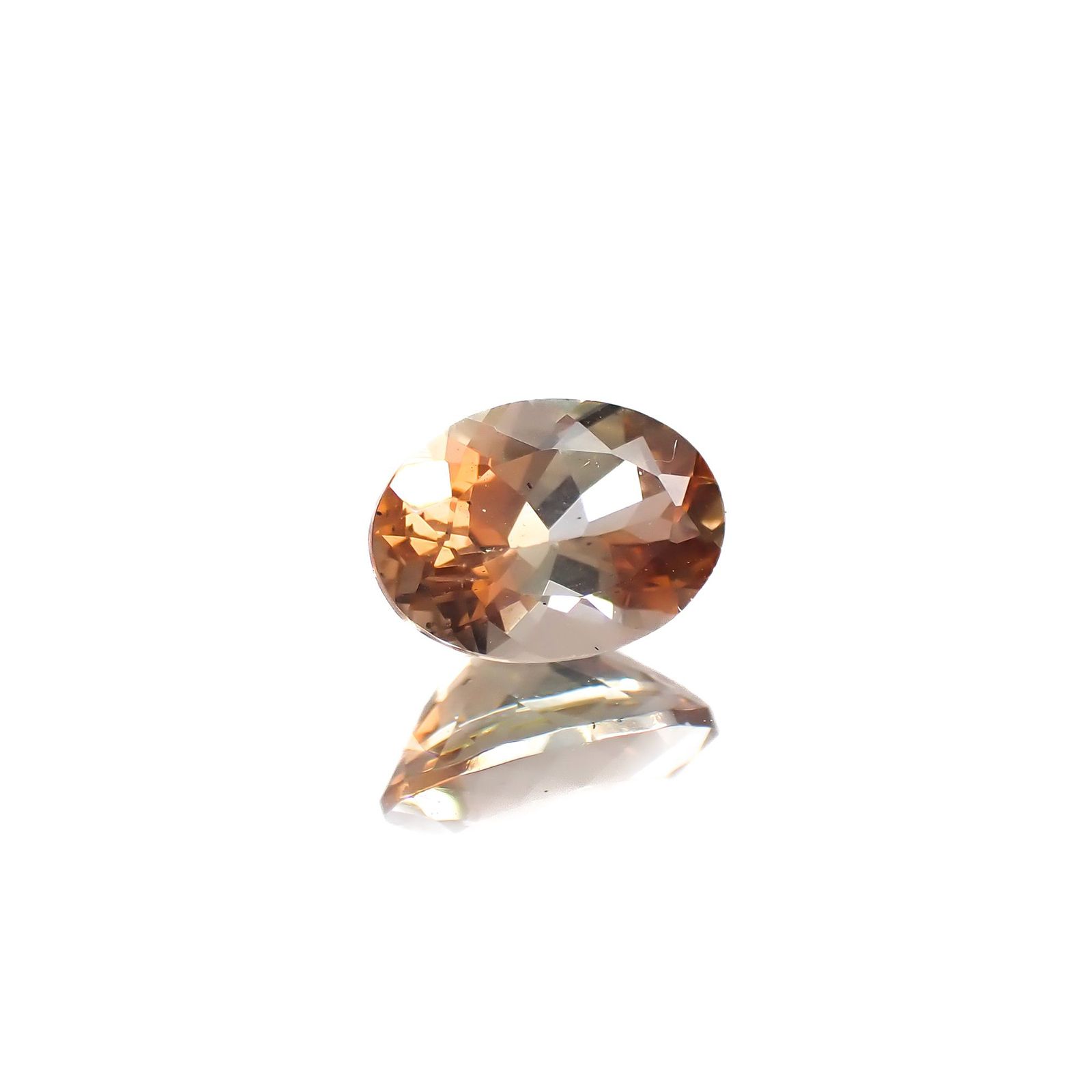 バイカラーアンダリュサイト(宝石名アンダリュサイト)スリランカ/マダガスカル産 0.85ct 識別済[220917585]7.1x5.1mm前後