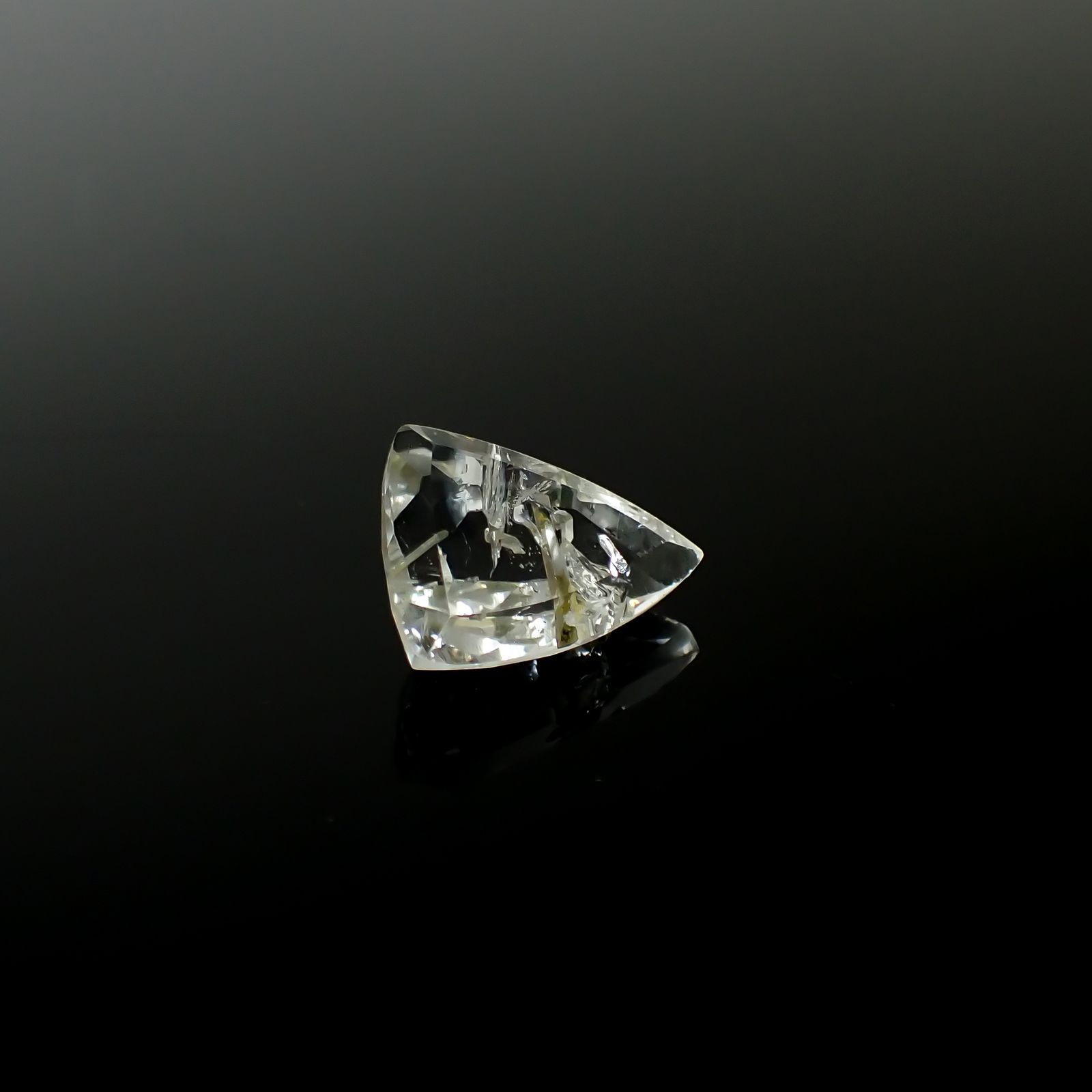 アパタイトイントパーズ(宝石名アパタイト イン トパーズ)ブラジル産 12.29ct 識別済[240225928]17.2x12.7mm前後