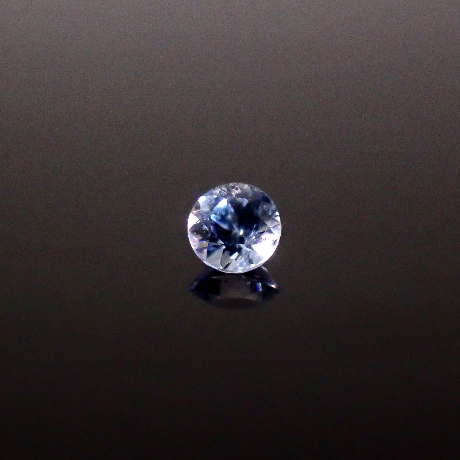 ベニトアイト アメリカ・カリフォルニア州産 0.093ct / 2.7x2.6mm前後 [251231470]