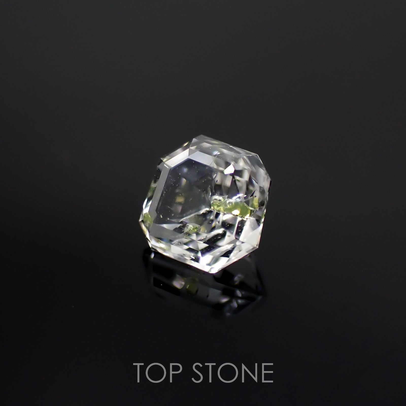 オイルインクォーツ パキスタン産 0.69ct[221018537]5.2x5.2mm前後