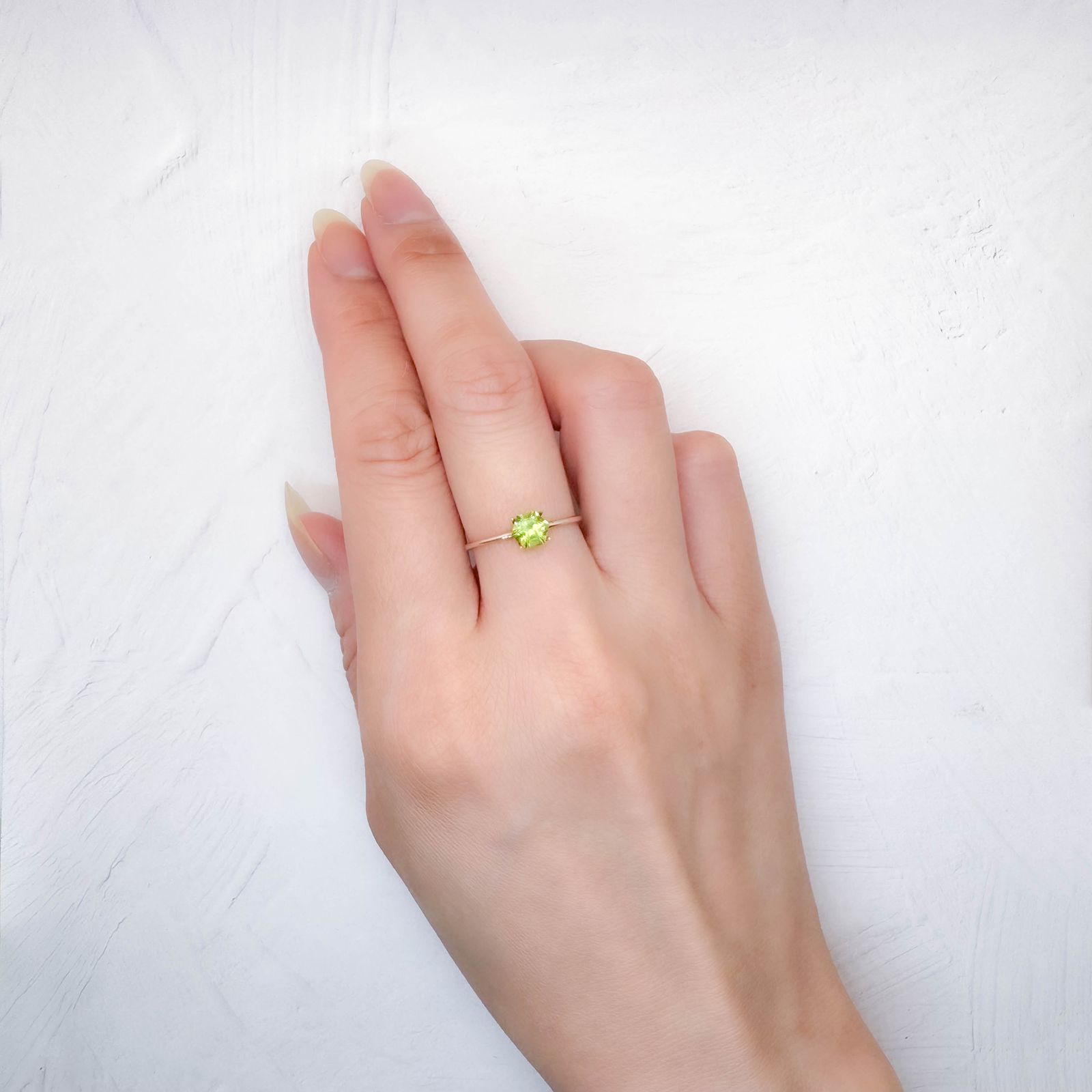 ◇ヘキサゴンカット◇ペリドット(宝石名ペリドット) パキスタン産 0.62ct 識別済[250813097]4.9×4.8mm前後