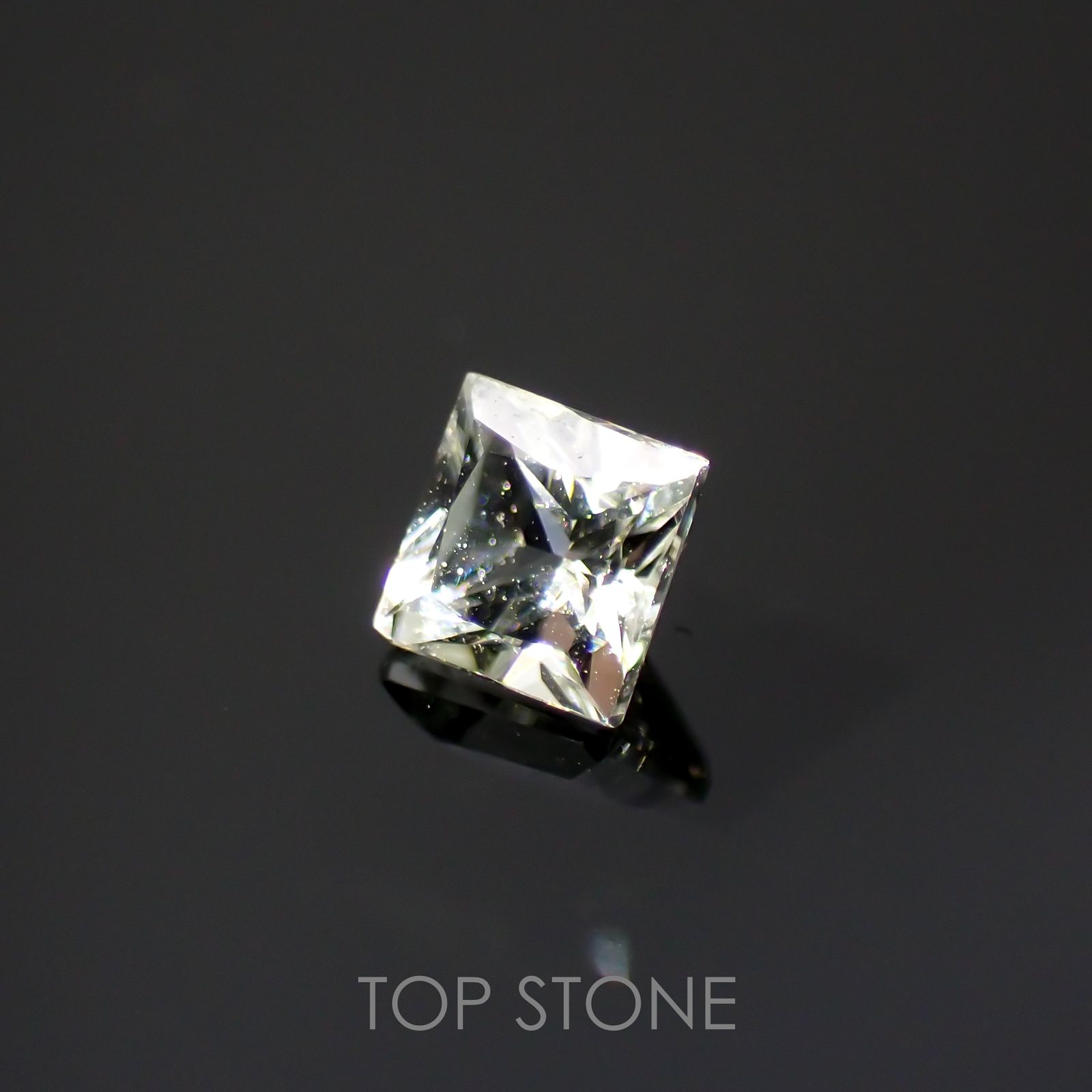 ◇プリンセスカット◇リューコガーネット(宝石名ホワイト グロッシュラー・ガーネット)ビルマ産 0.17ct 識別済[220115441]2.9x2.9mm前後
