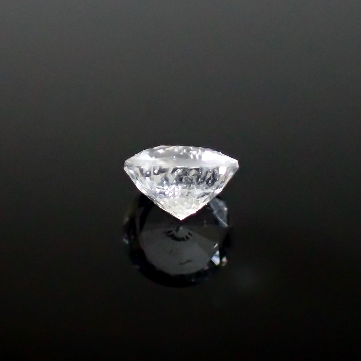 テネブレッセンススキャポライト アフガニスタン産 0.20ct / 4x4mm前後 [260532255]