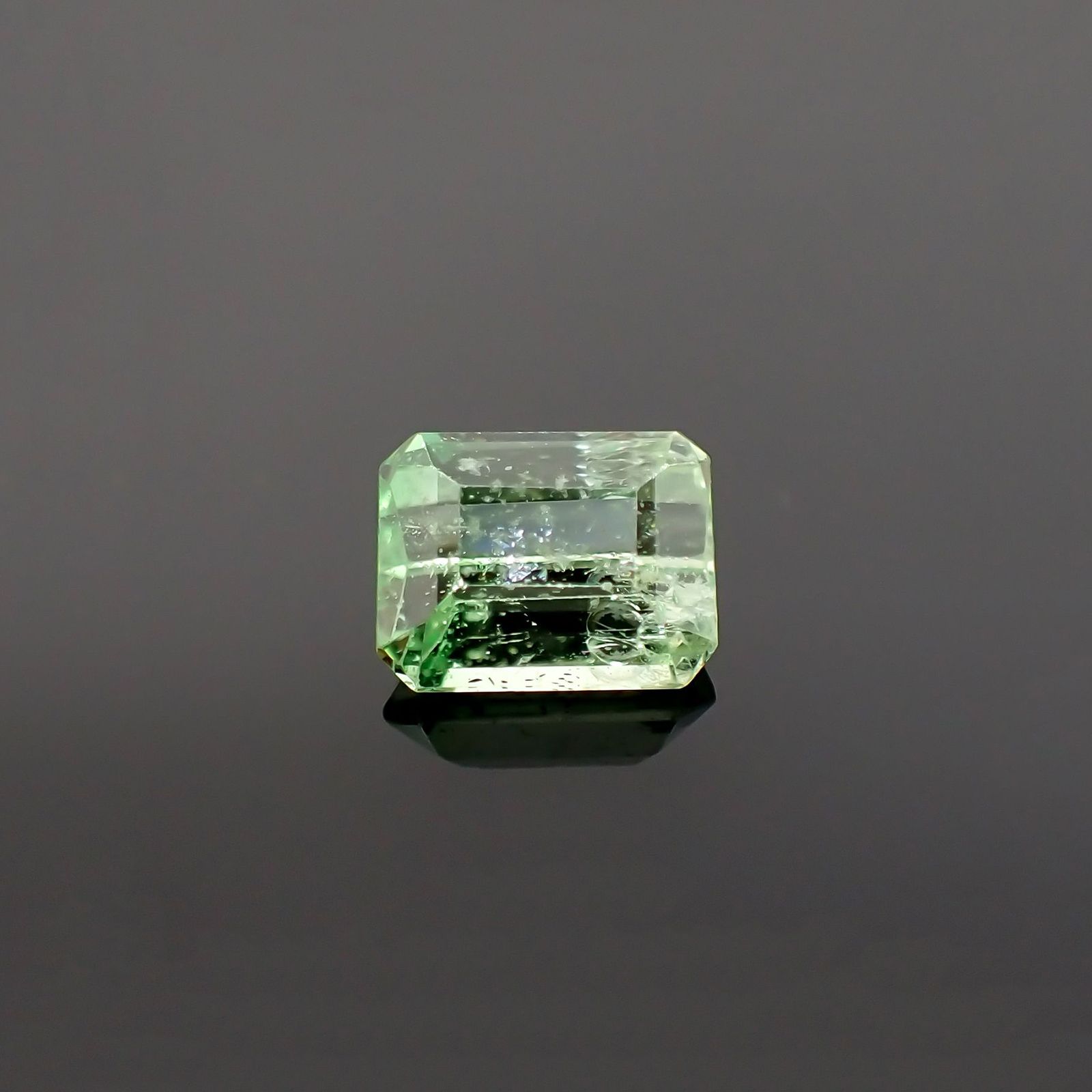 バイカラーツァボライト(宝石名グリーン グロッシュラー・ガーネット) タンザニア産 1.19ct 識別済[210711908]6.5×5mm前後
