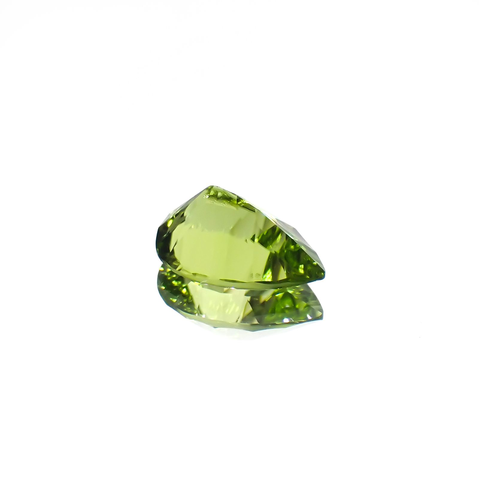 ◇コンケーブカット◇ペリドット 中国産 1.91ct[230622296]9.9x6.9mm前後