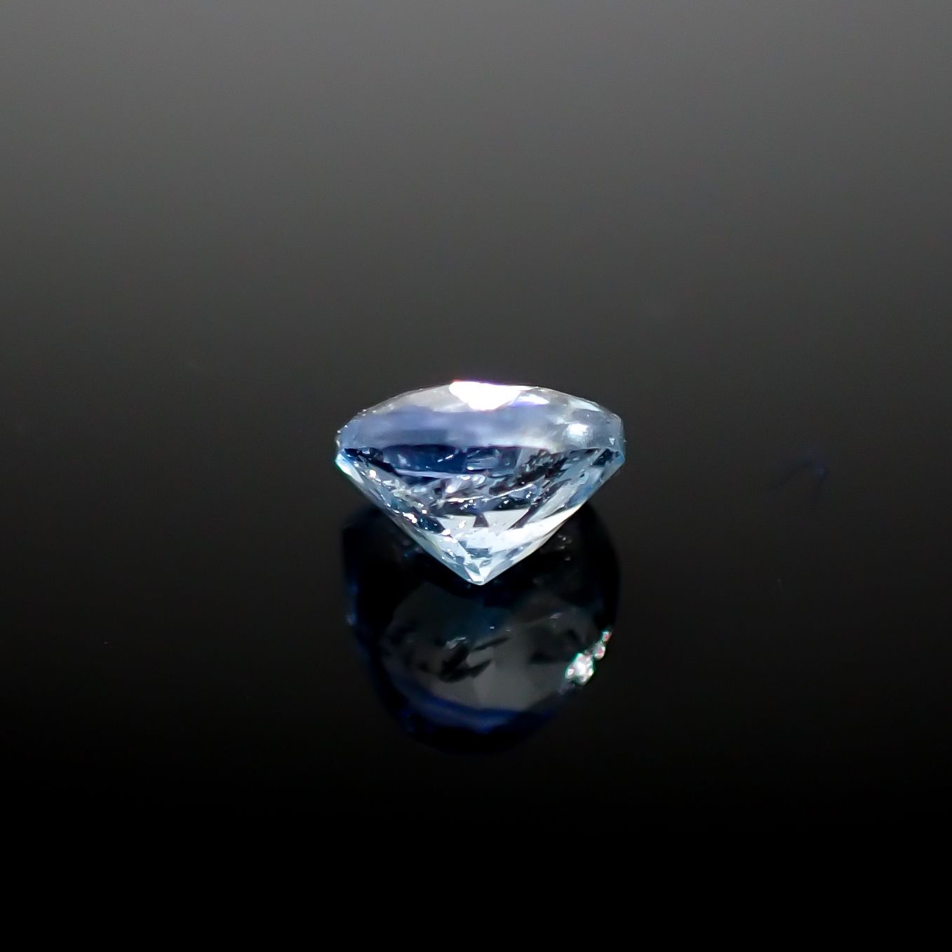 ジェレメジェバイト(エレメジェバイト) ナミビア産 0.38ct [241029306]4.6x4.6mm前後