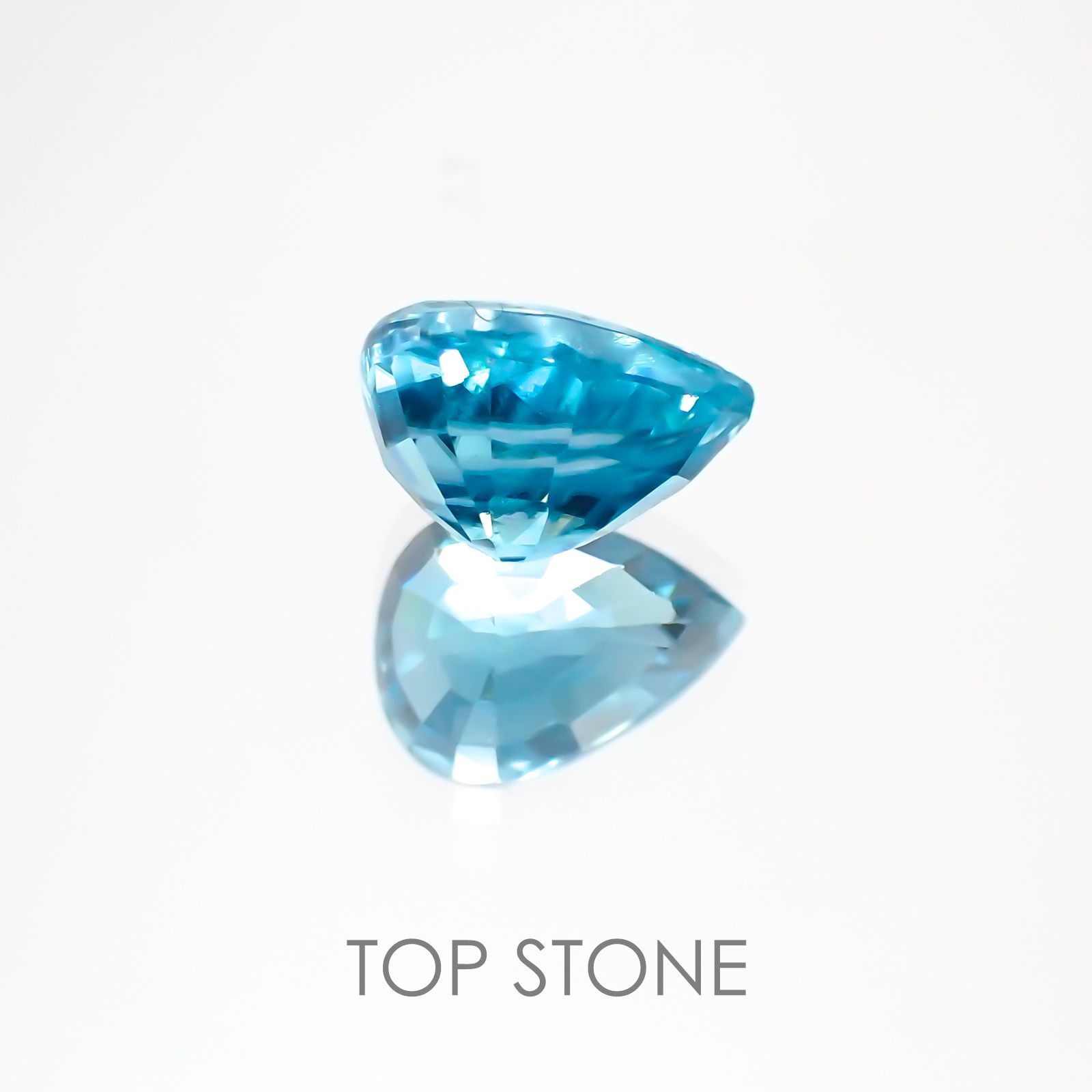 ブルージルコン(宝石名ジルコン) カンボジア産 2.27ct 識別済[20117919]7.9×5.9mm前後