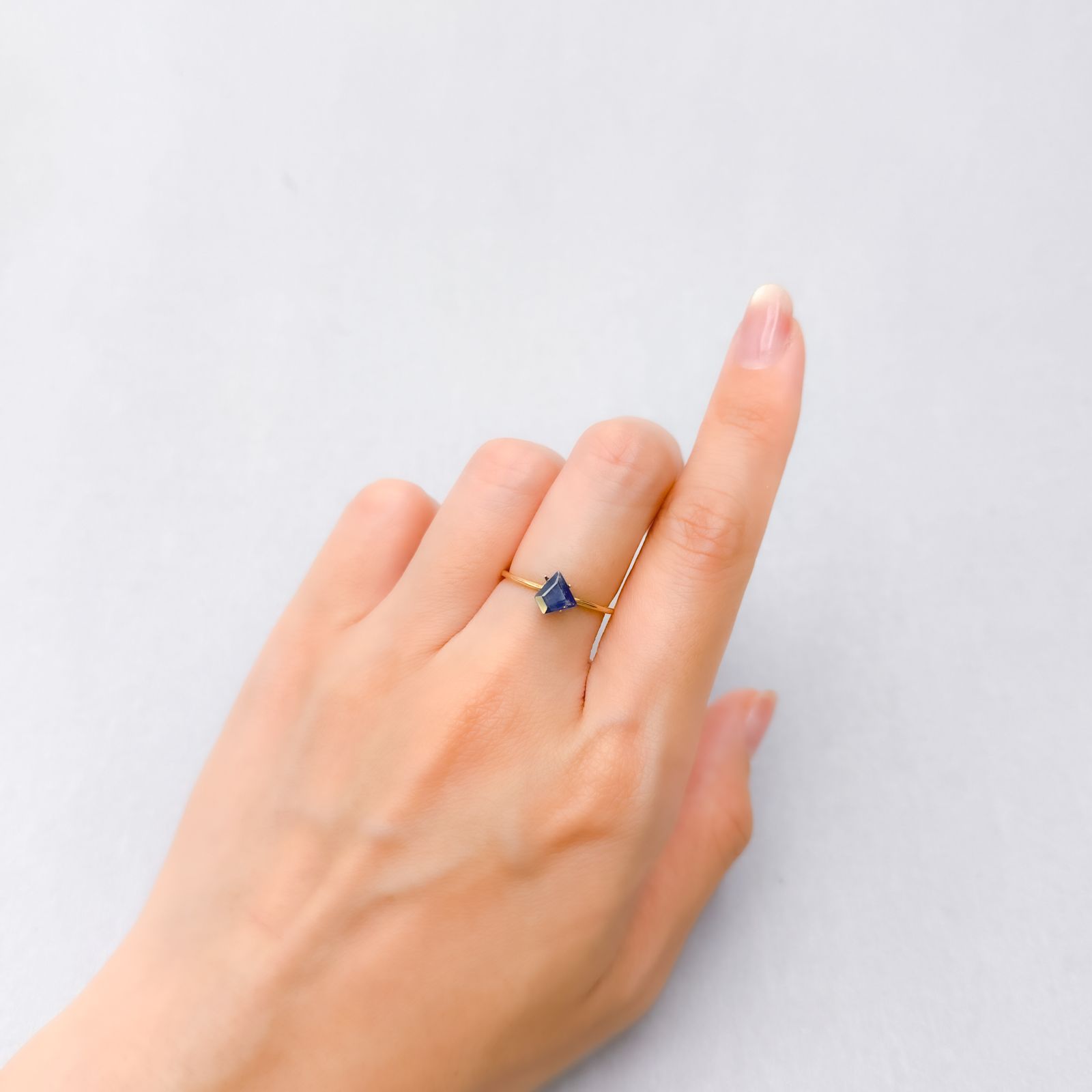 ◇カスタムカット◇サファイア(宝石名サファイア) マダガスカル産 0.55ct 識別済[210813195]5.2×5.8mm前後
