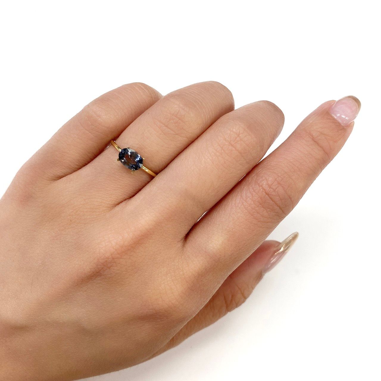 プラチナスピネル(宝石名スピネル) ビルマ産 0.746ct ソ付(彩珠)[210611374]7×5.1mm前後