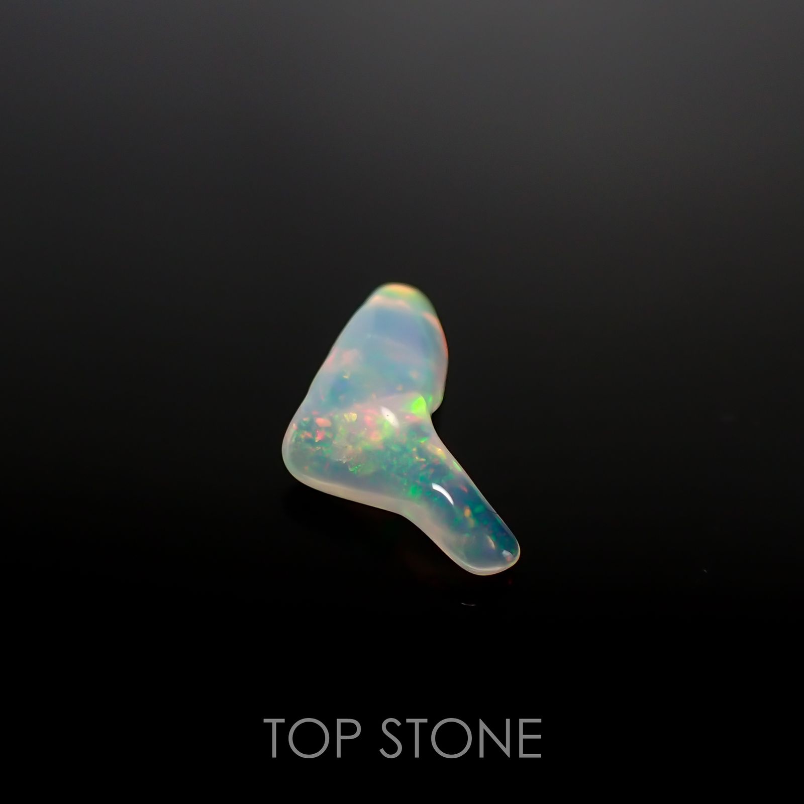 ◇バロック型◇エチオピアオパール(宝石名オパール) エチオピア産 2.39ct 識別済[210611399]17.9×9.2mm前後