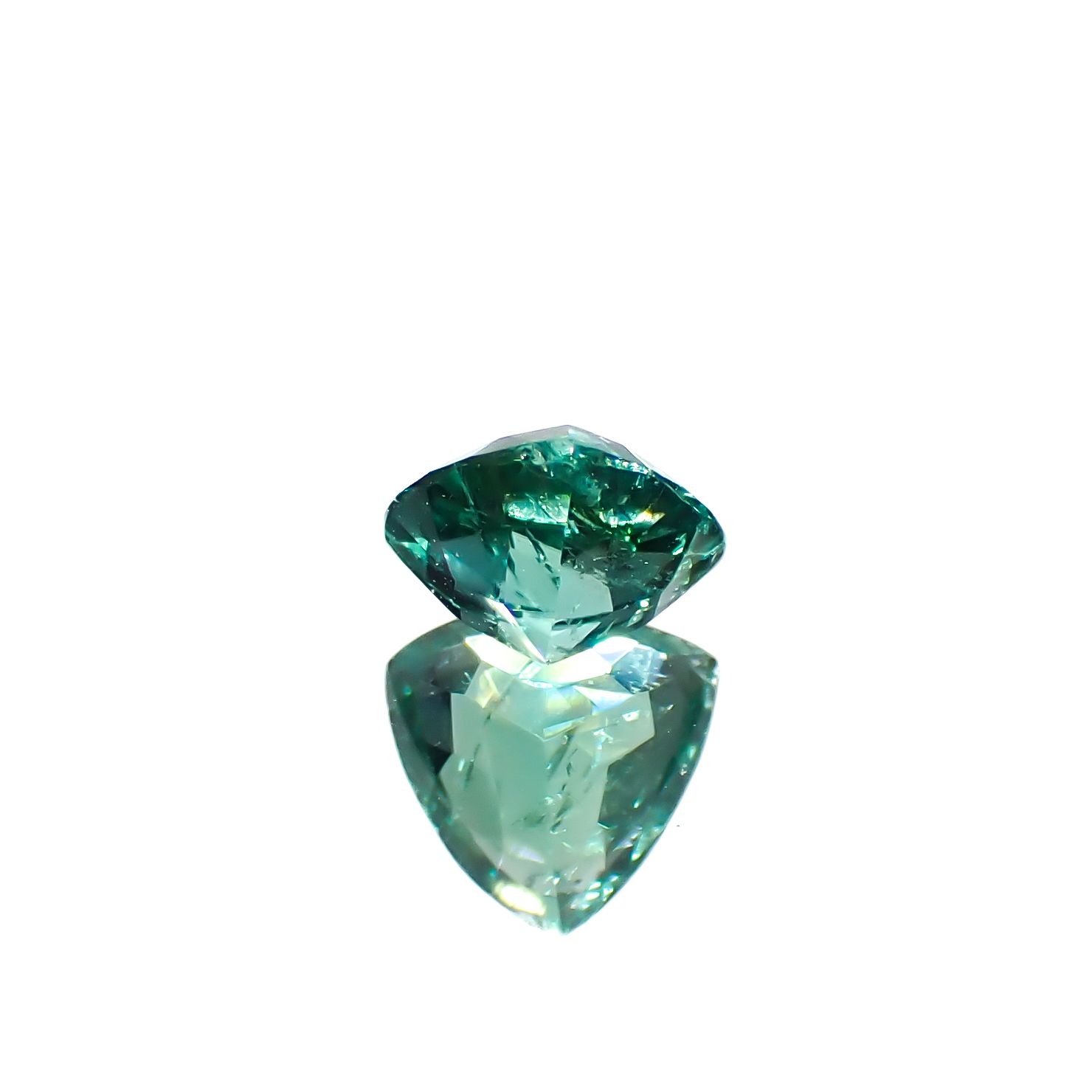 パライバトルマリン(宝石名トルマリン/別名パライバ・トルマリン)ブラジル・キントス鉱山産 0.471ct ソ付(宝貴協)[240928714]5.17x5.31mm前後
