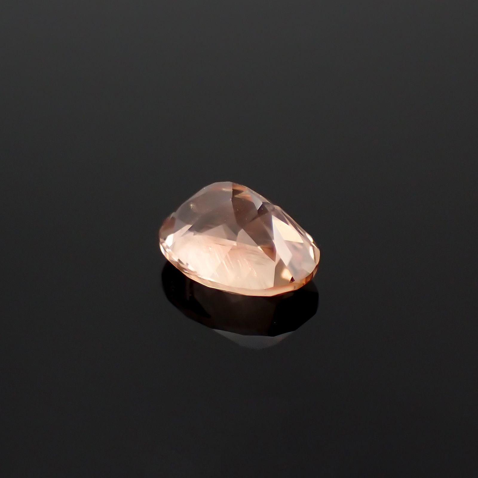 オレゴンサンストーン(宝石名ラブラドライト)アメリカ・オレゴン州産 識別済 1.28ct / 8.1x6.2mm前後 [230120122]
