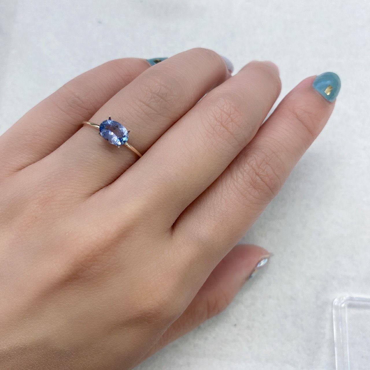 バイカラータンザナイト(ゾイサイト) タンザニア産 ルース 0.74ct[210812642]7.2×5.1mm前後