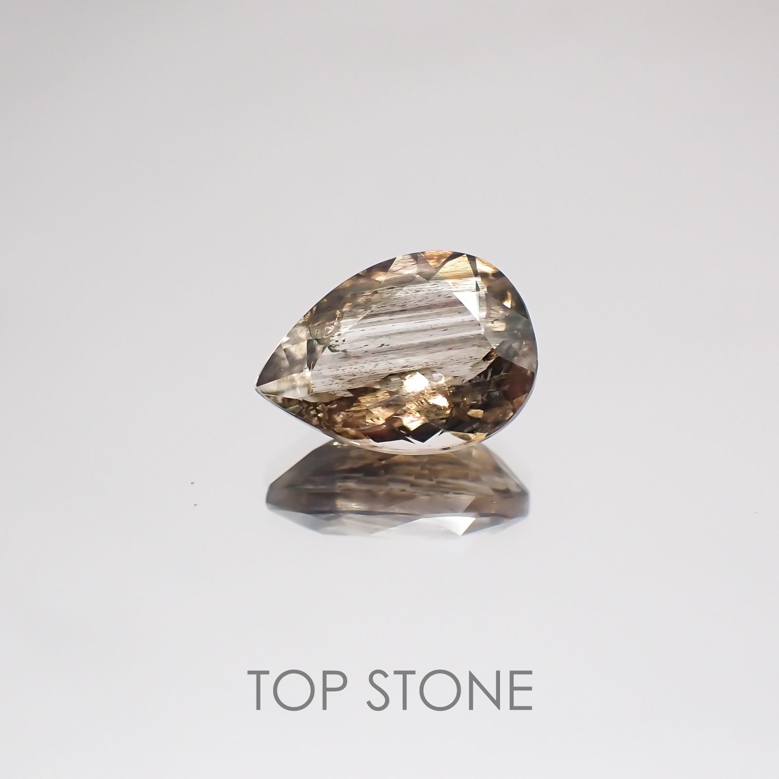 レインボースキャポライト ブラジル産 ルース 2.37ct[21019471]10.9×7.9mm前後