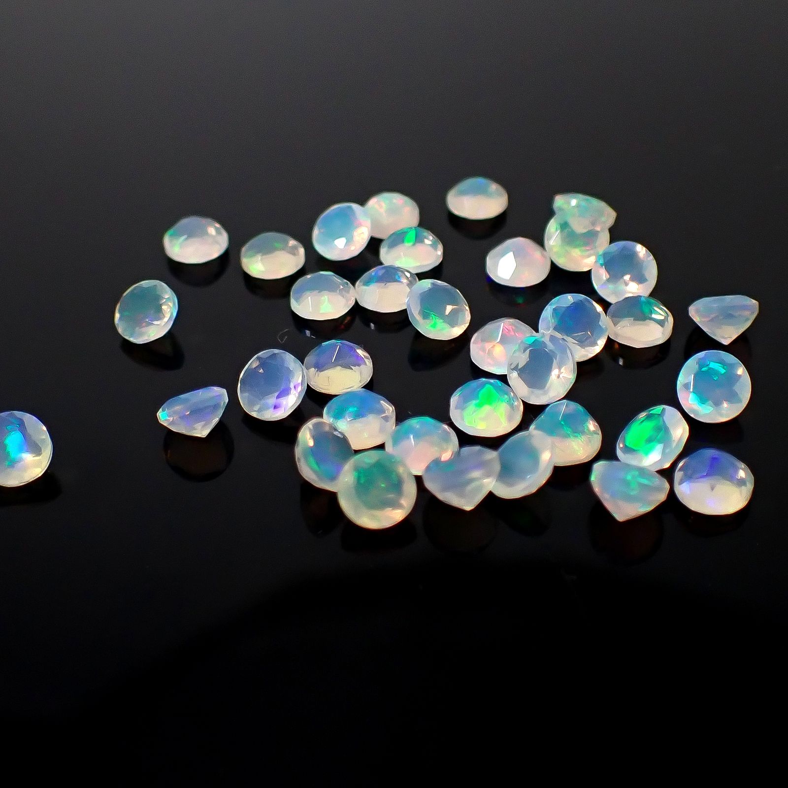 <ランダムセレクト1個販売>エチオピアオパール エチオピア産 約0.16ct [250129743-PAC]4.1x4.1mm前後