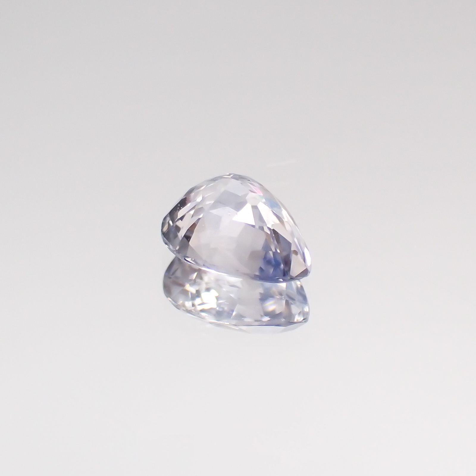 アイスブルーサファイア スリランカ・マダガスカル産 ルース 0.38ct[210611162]5.1×4mm前後