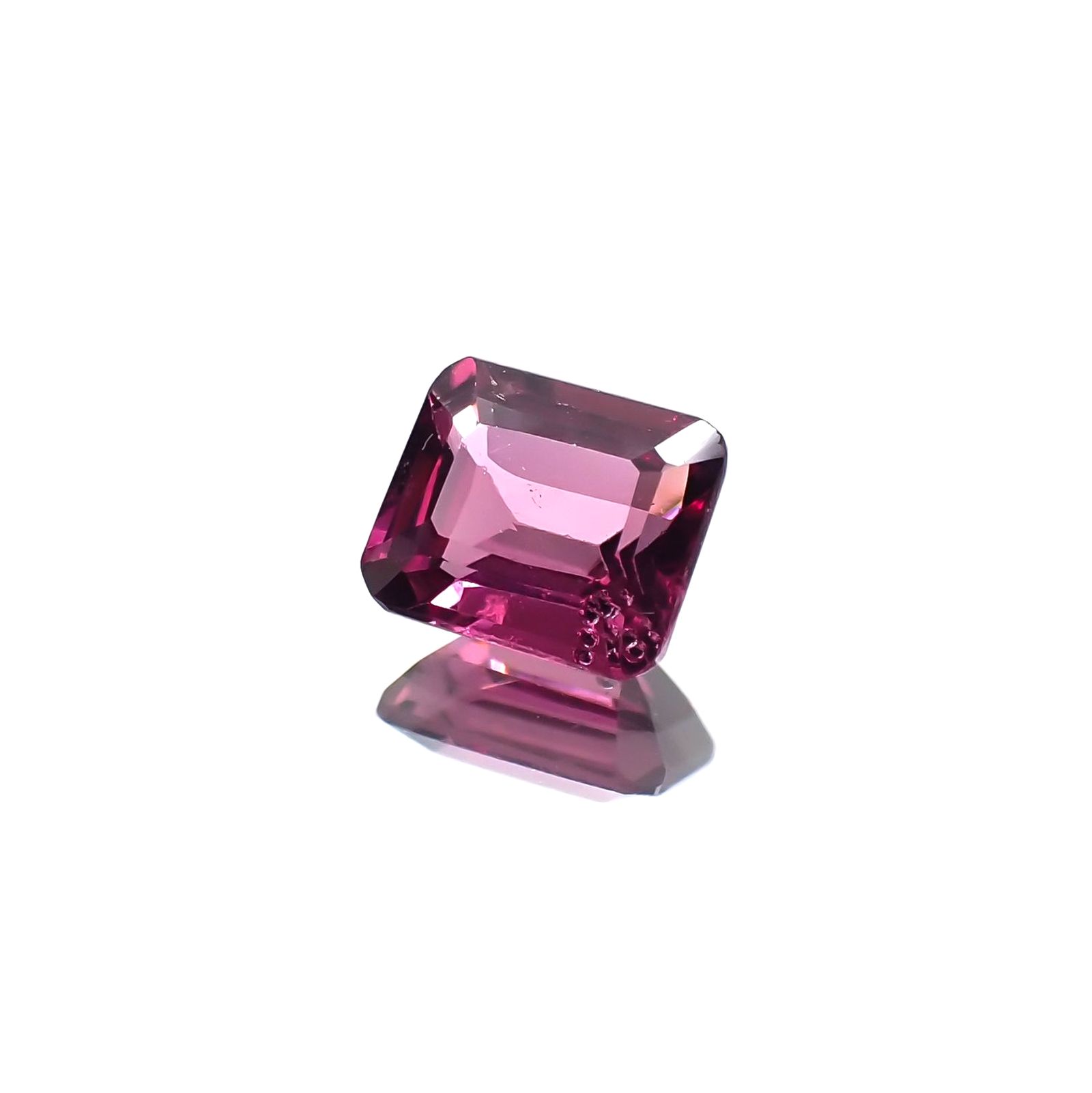 マラヤガーネット(宝石名ガーネット) タンザニア産 識別済 1.27ct / 6.4x5.4mm前後 [210711878]