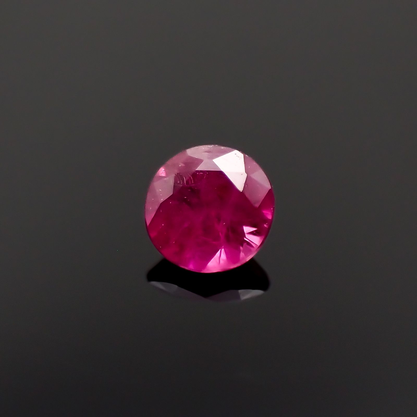 ルビー タイ/ミャンマー産 0.11ct[230321296]2.9x2.8mm前後