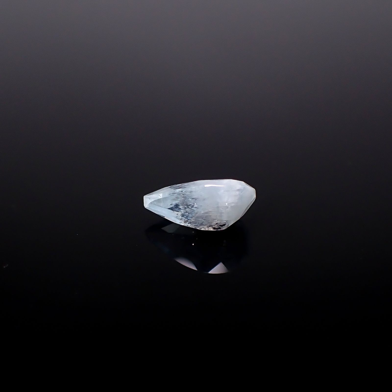 イリデッセンスアクアマリン ブラジル産 1.40ct / 10.2x6.1mm前後 [250730845]