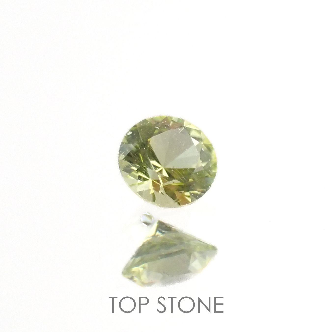 パラサイティックペリドット(宝石名ペリドット)採取地：ロシア 0.093ct 識別済[220616242]2.8x2.8mm前後