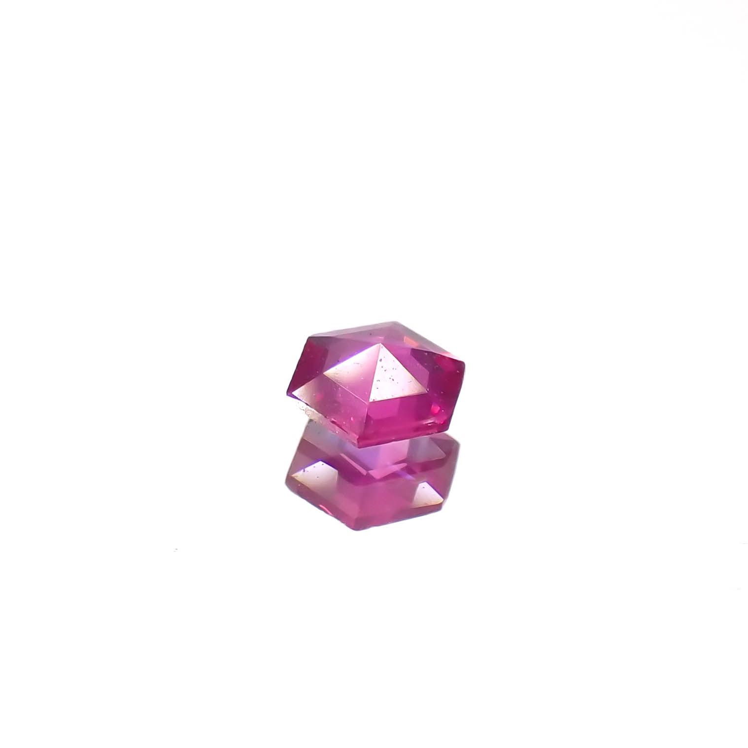 ◇ヘキサゴンカット◇ルビー 非加熱 モザンビーク産 0.11ct[240427102]3x3mm前後
