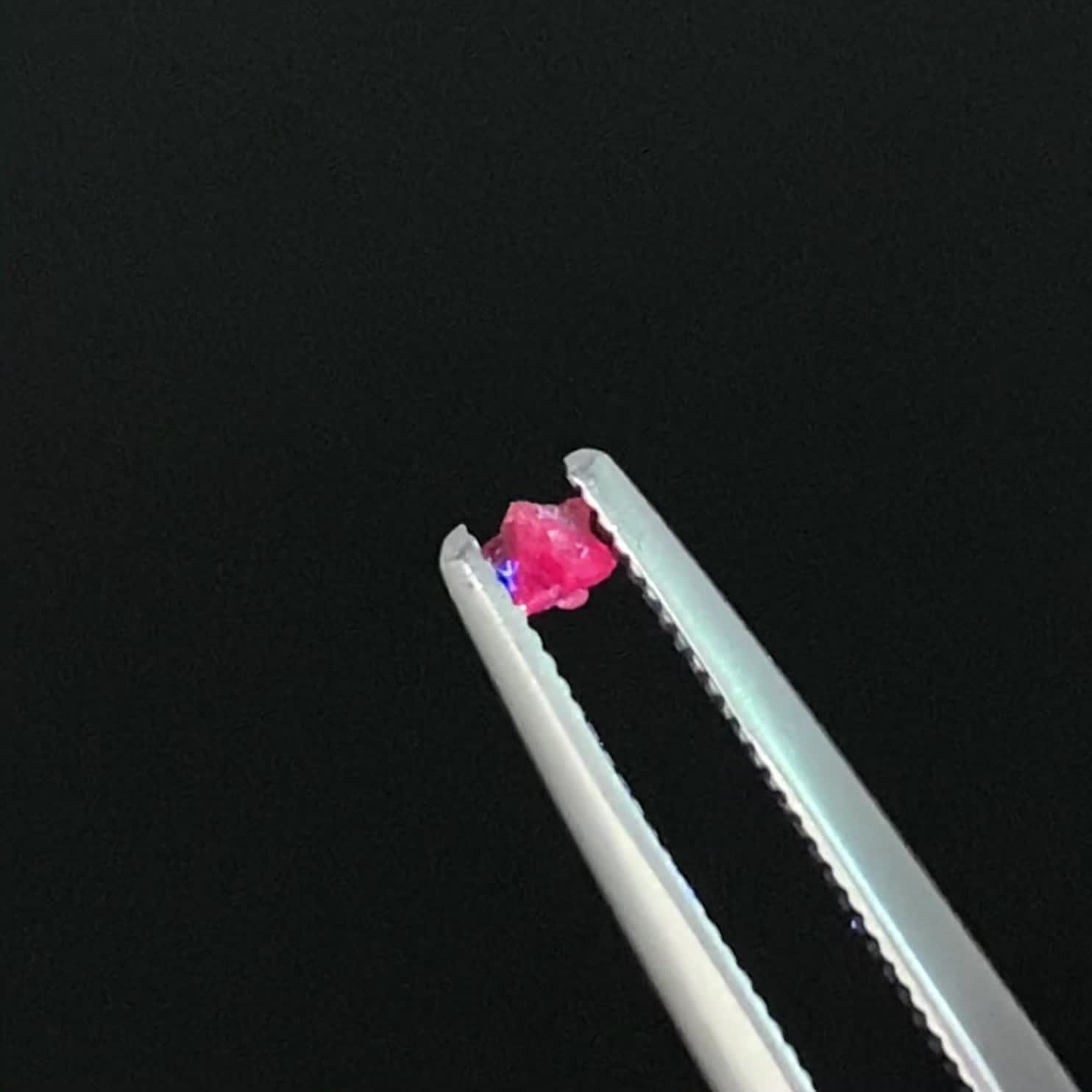 ツインクリスタルスピネル(スピネル式双晶) 原石 ビルマ産 0.043