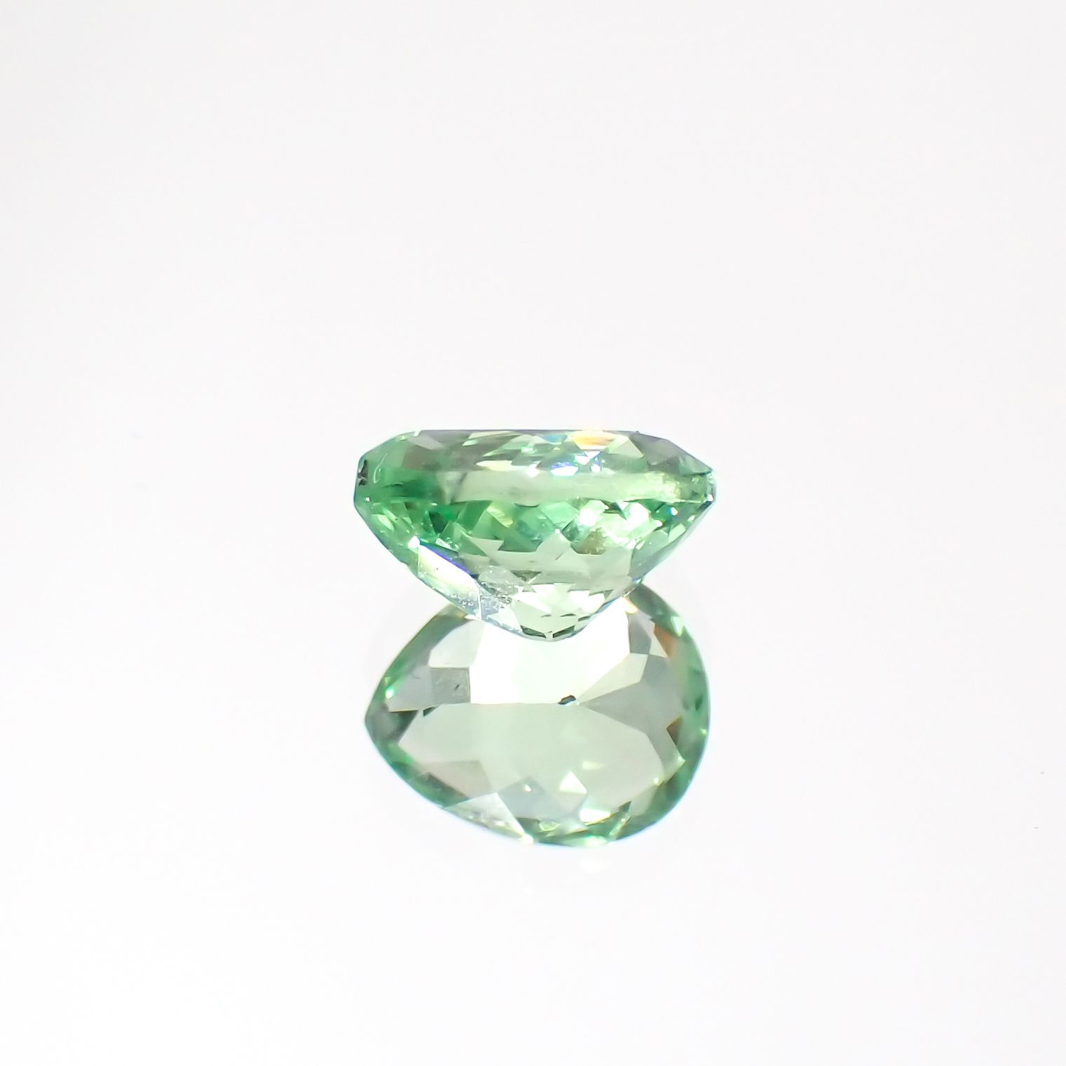 ミントガーネット タンザニア産 0.61ct[231023742]5.6x4.5mm前後