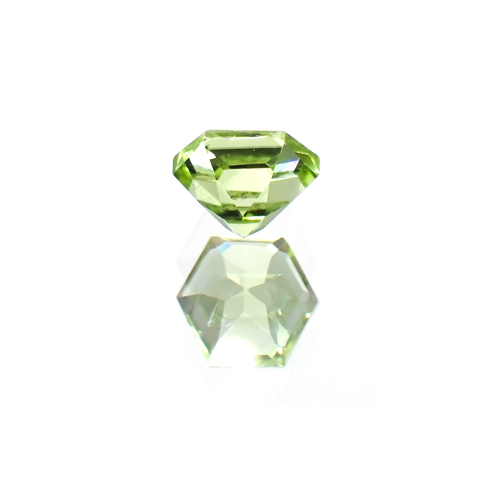 ◇ヘキサゴンカット◇ペリドット(宝石名ペリドット) パキスタン産 0.38ct 識別済[251013093]4×3.9mm前後