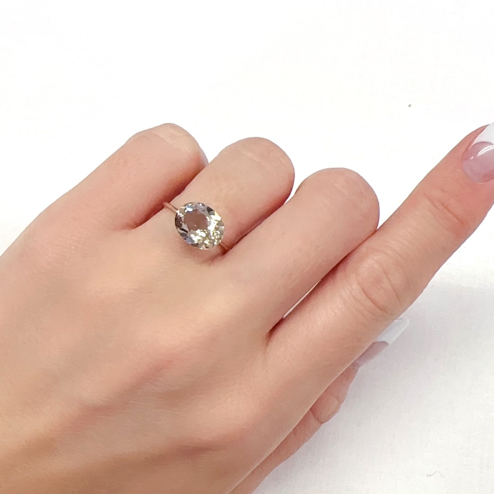 含バリウム・サニディン(宝石名サニディン)ドイツ産 2.59ct 識別済[231224977]10.4x8.2mm前後